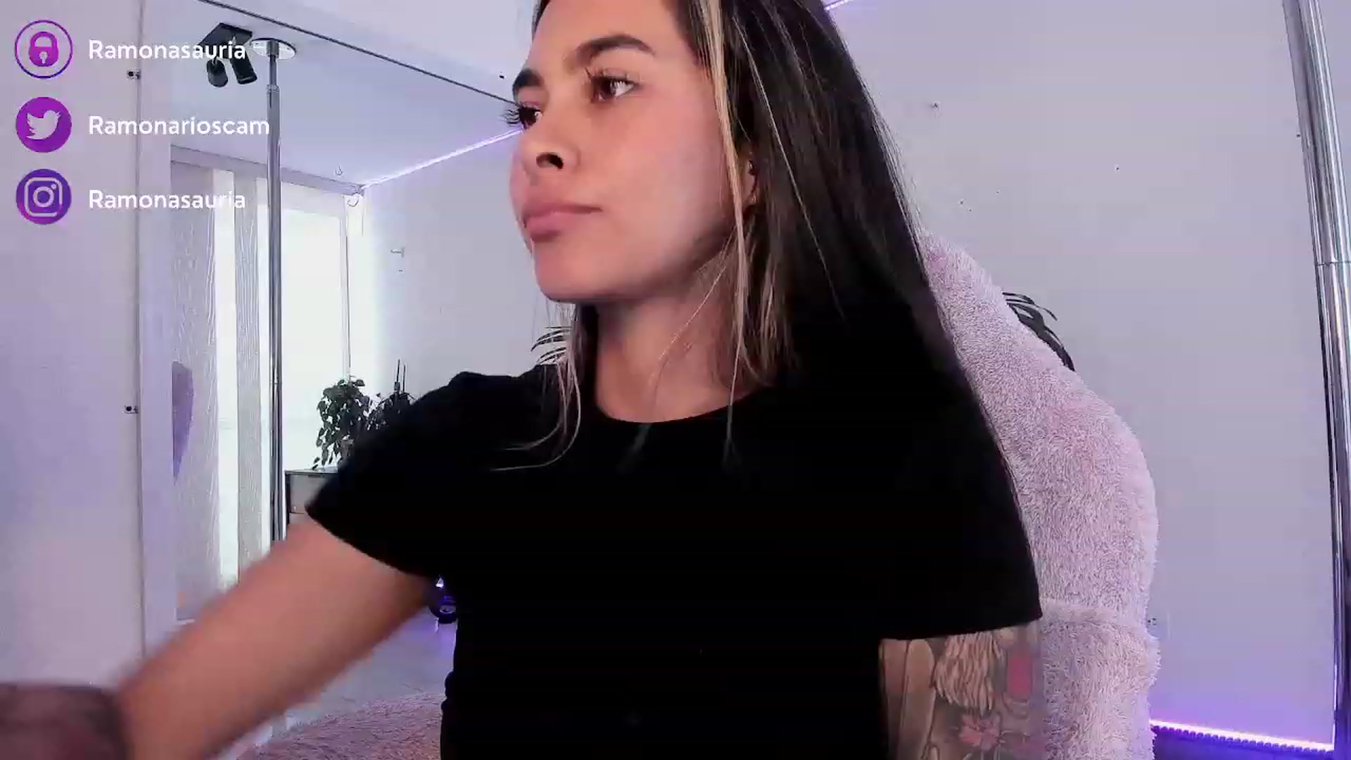 Gallery image thumbnail from Ramonarios's myfreecams stream on, 06/19/2023, 16:51 image 8 of 20