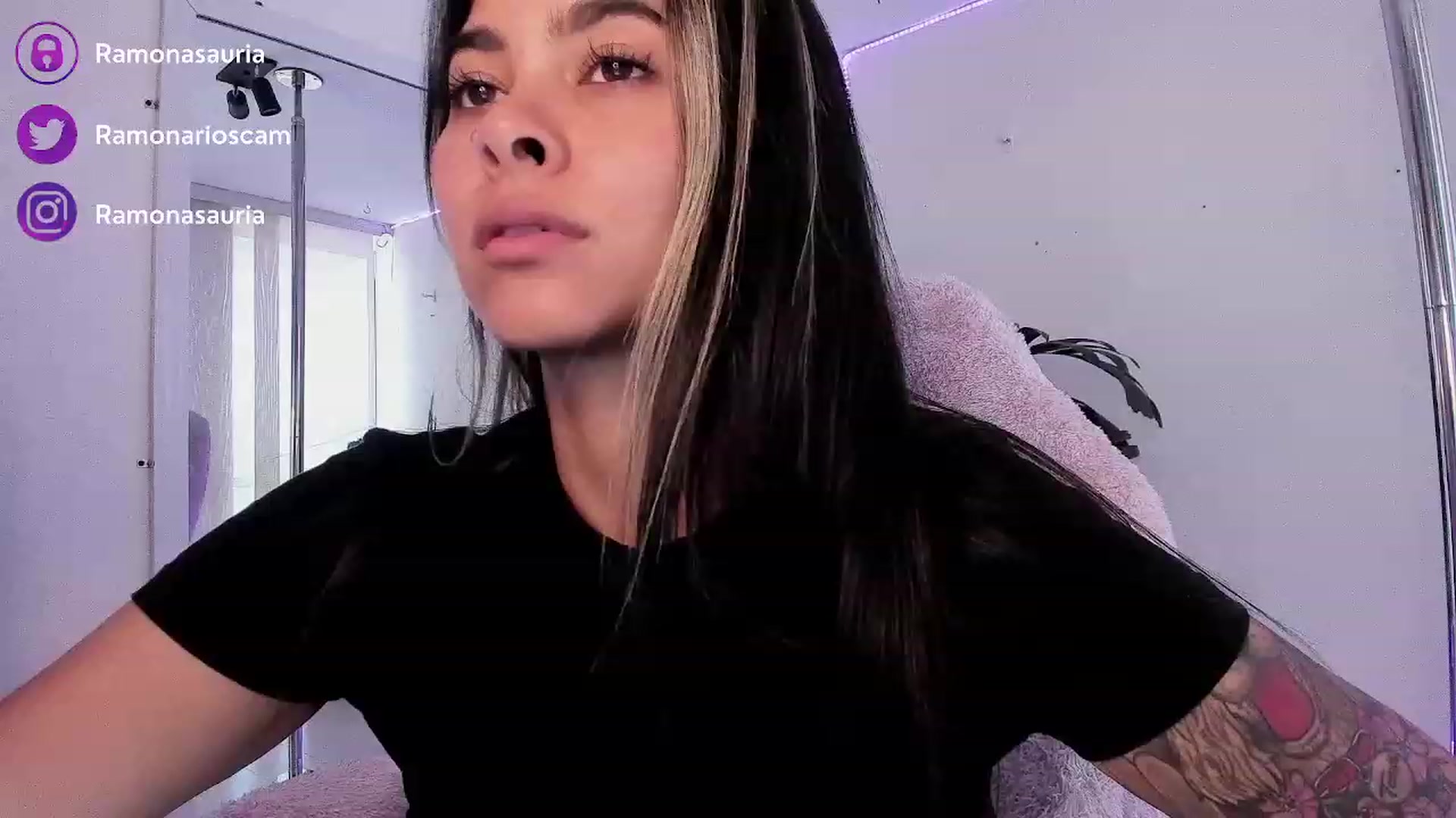 Gallery image thumbnail from Ramonarios's myfreecams stream on, 06/19/2023, 18:01 image 4 of 20