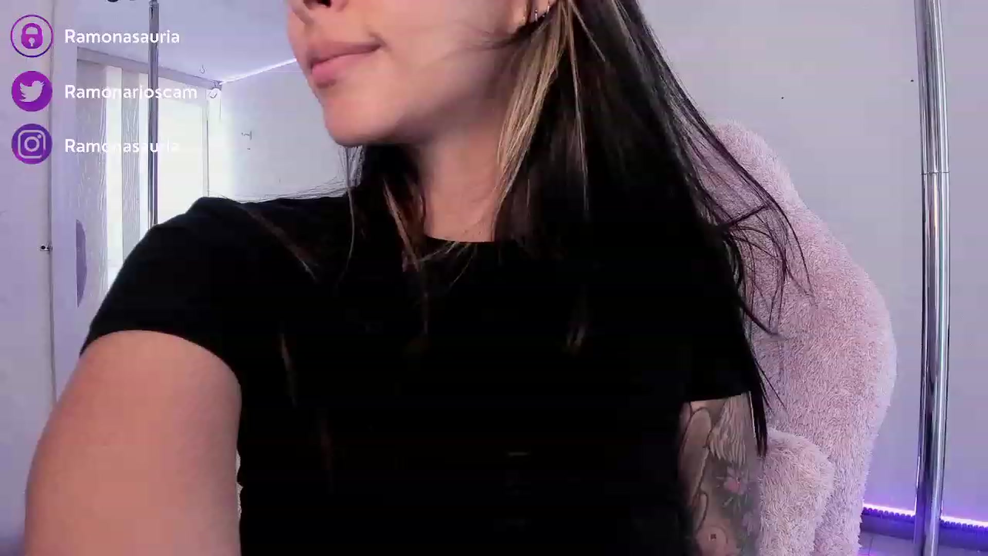 Gallery image thumbnail from Ramonarios's myfreecams stream on, 06/19/2023, 18:01 image 7 of 20