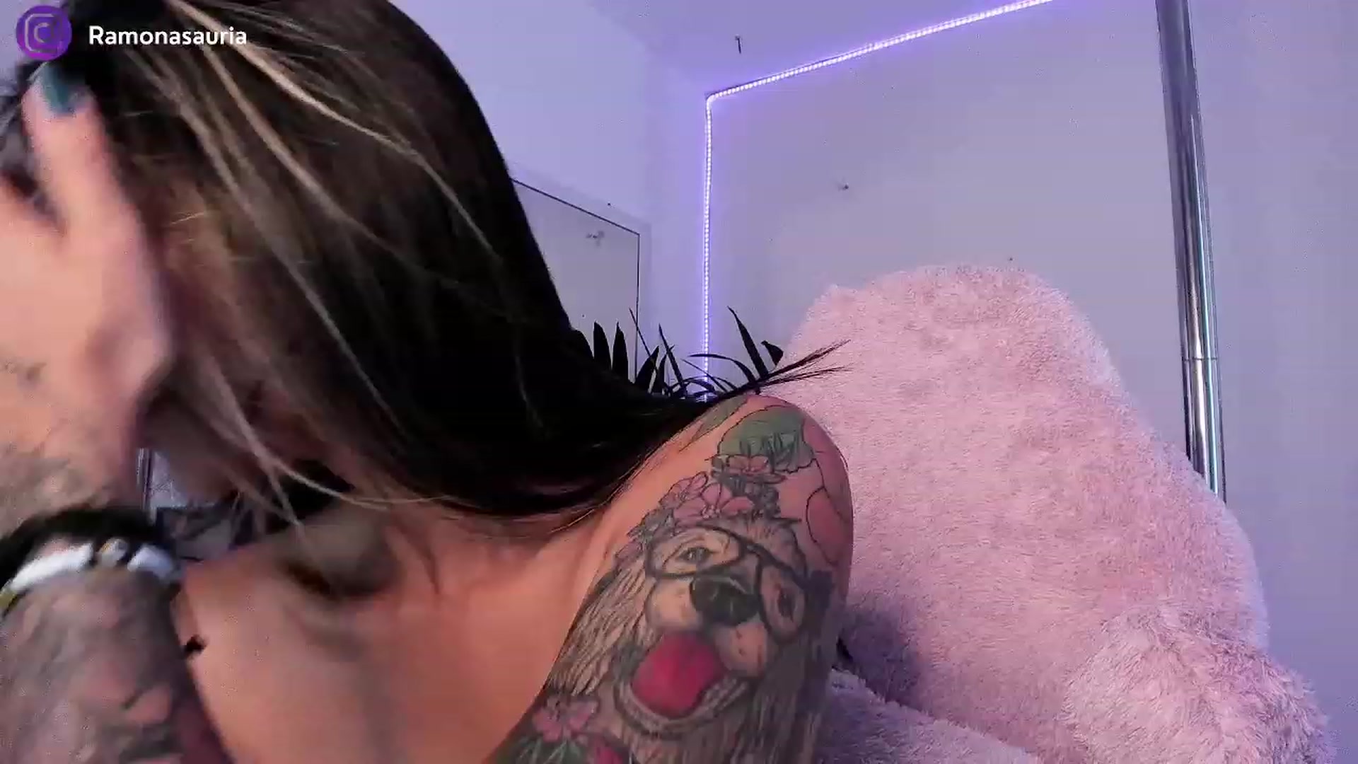 Gallery image thumbnail from Ramonarios's myfreecams stream on, 06/20/2023, 22:21 image 10 of 20