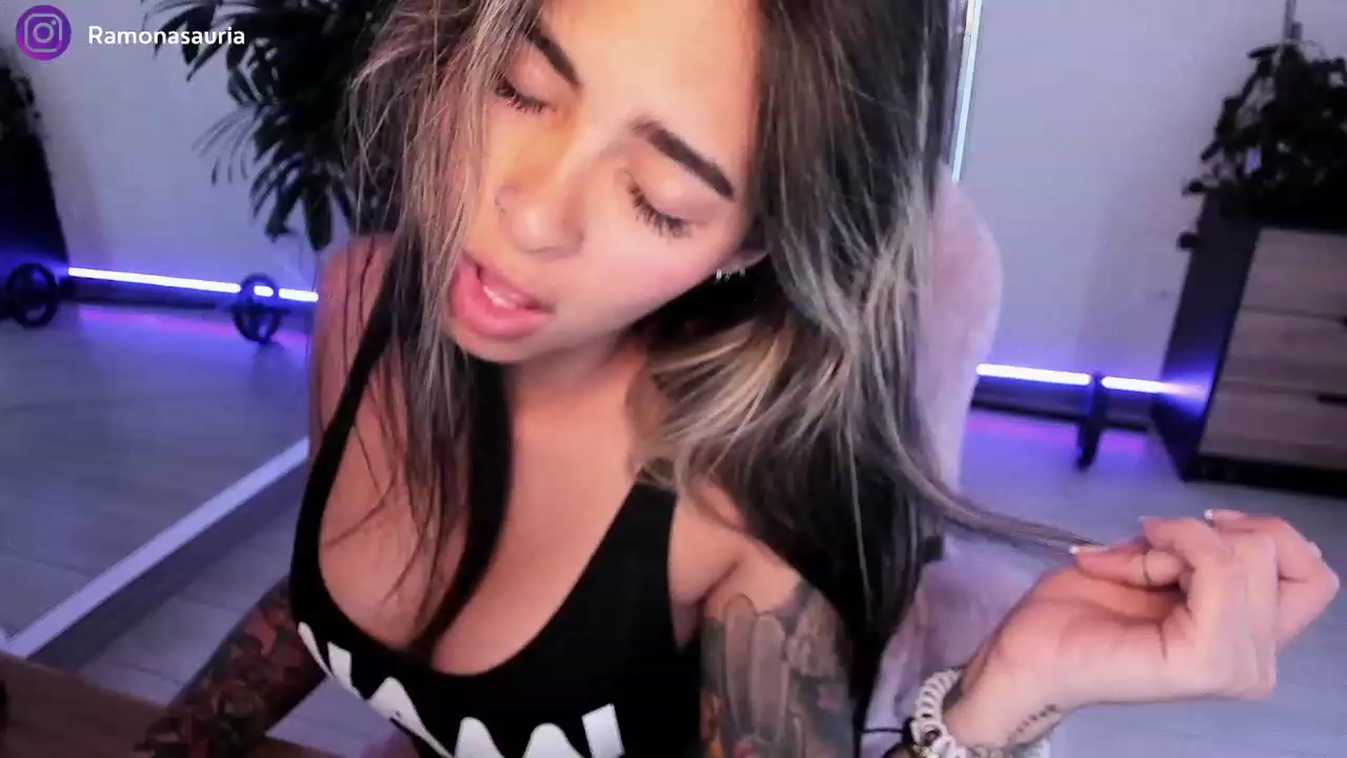 Gallery image thumbnail from Ramonarios's myfreecams stream on, 06/21/2023, 21:46 image 17 of 20