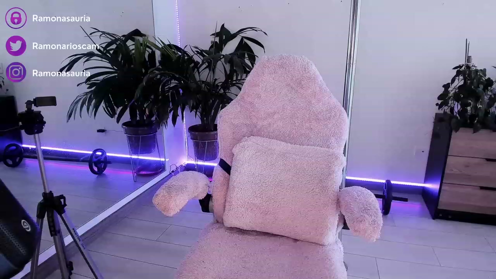 Gallery image thumbnail from Ramonarios's myfreecams stream on, 06/27/2023, 22:36 image 1 of 20