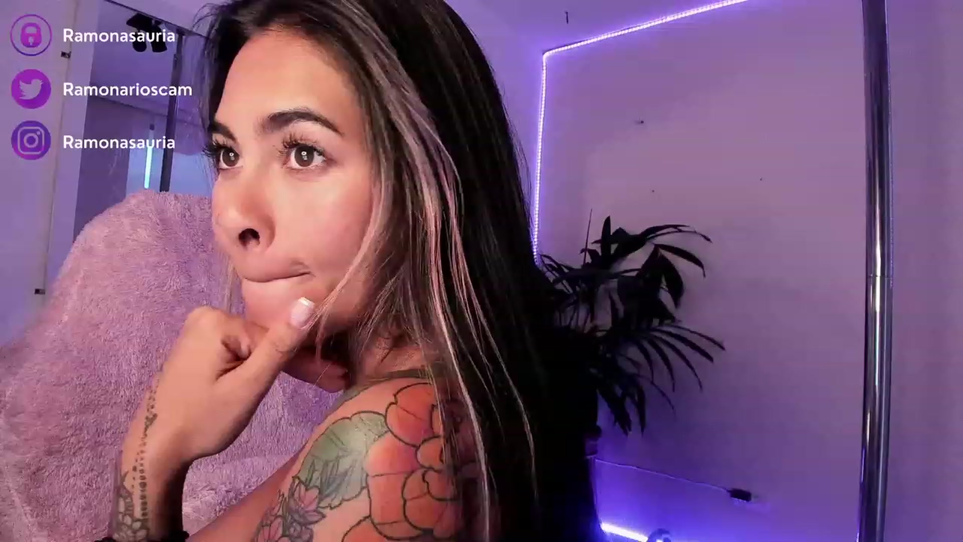 Gallery image thumbnail from Ramonarios's myfreecams stream on, 06/27/2023, 23:21 image 13 of 20