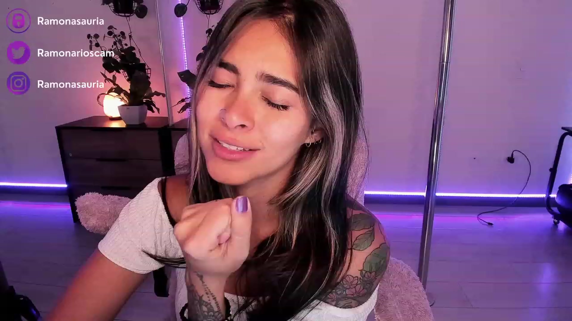 Gallery image thumbnail from Ramonarios's myfreecams stream on, 06/30/2023, 22:54 image 20 of 20