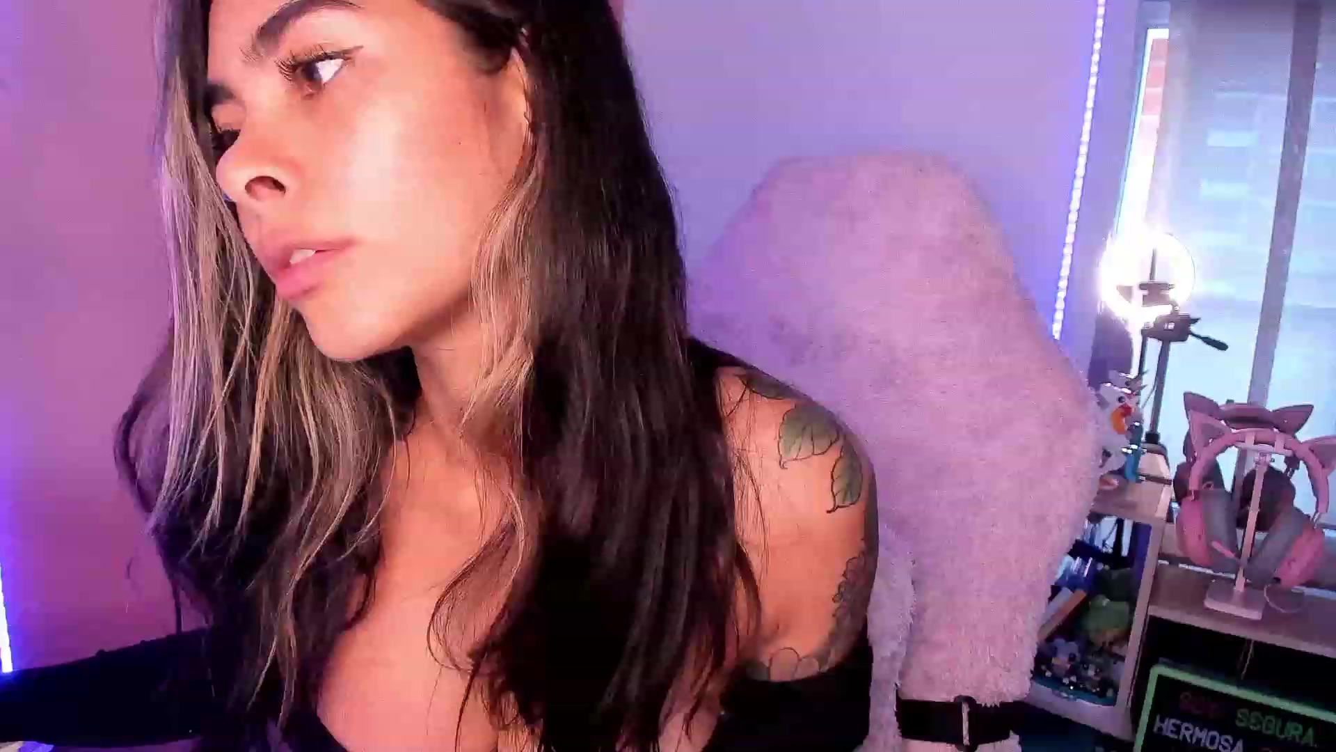 Gallery image thumbnail from Ramonarios's myfreecams stream on, 07/06/2023, 22:37 image 8 of 20