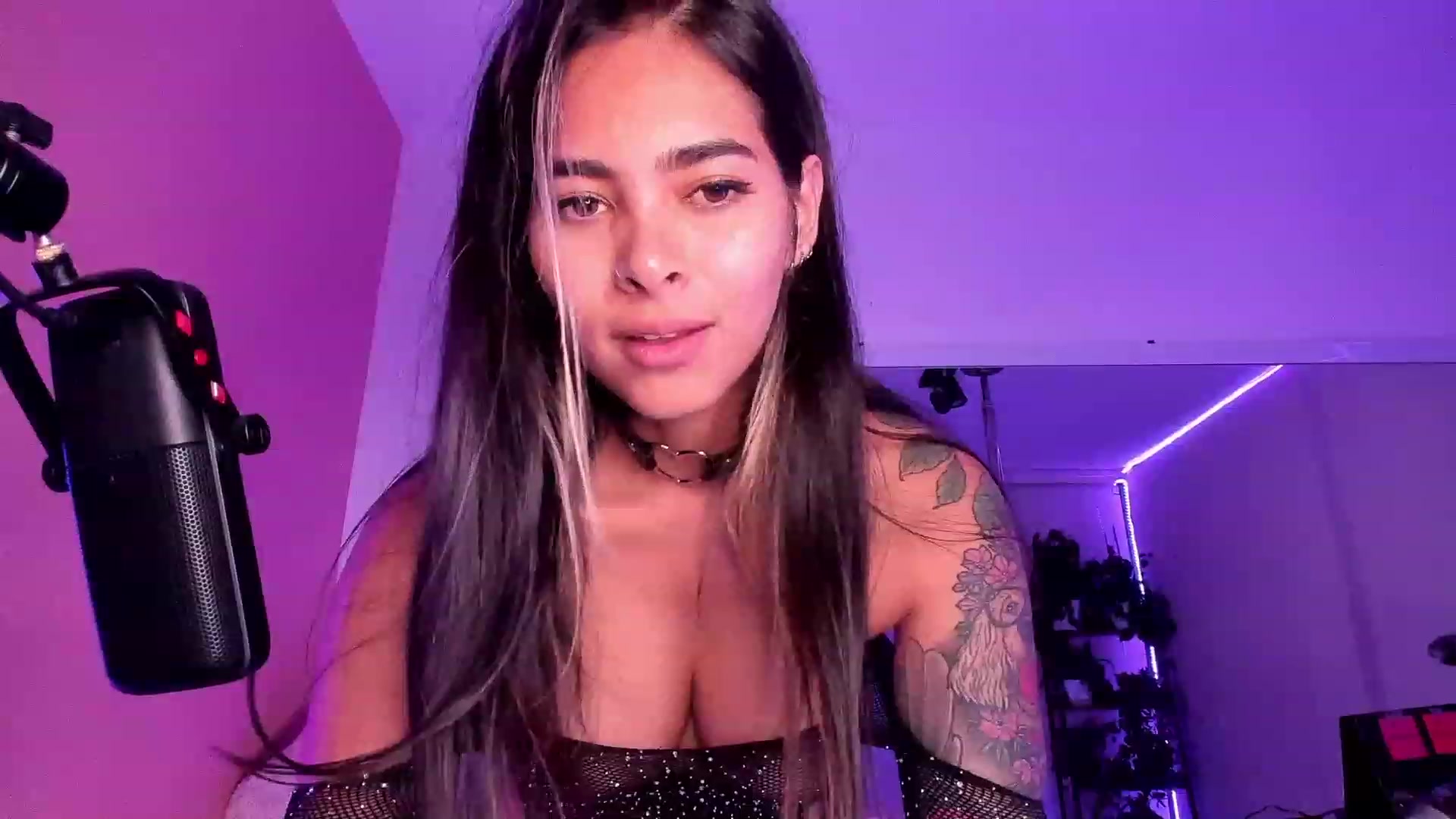 Gallery image thumbnail from Ramonarios's myfreecams stream on, 07/08/2023, 24:51 image 6 of 20