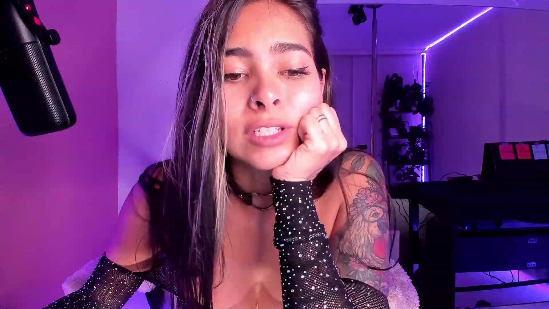 Gallery image thumbnail from Ramonarios's myfreecams stream on, 07/08/2023, 24:51 image 16 of 20