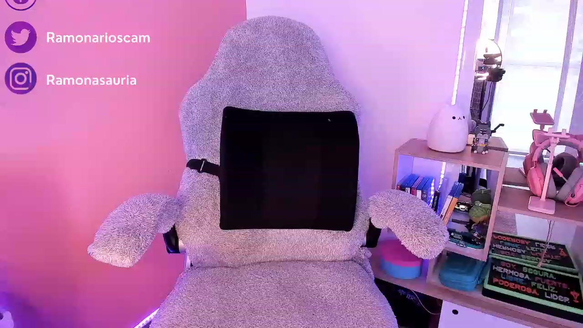 Gallery image thumbnail from Ramonarios's myfreecams stream on, 07/18/2023, 22:17 image 2 of 20