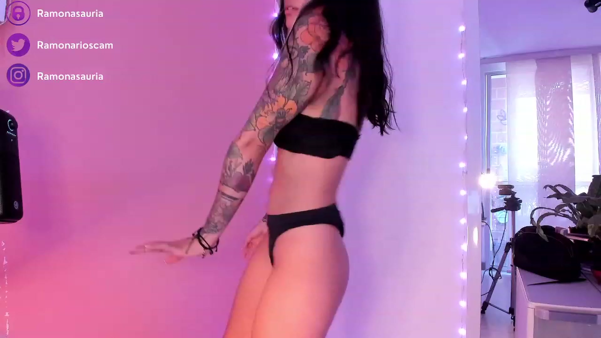 Gallery image thumbnail from Ramonarios's myfreecams stream on, 08/05/2023, 20:50 image 17 of 20