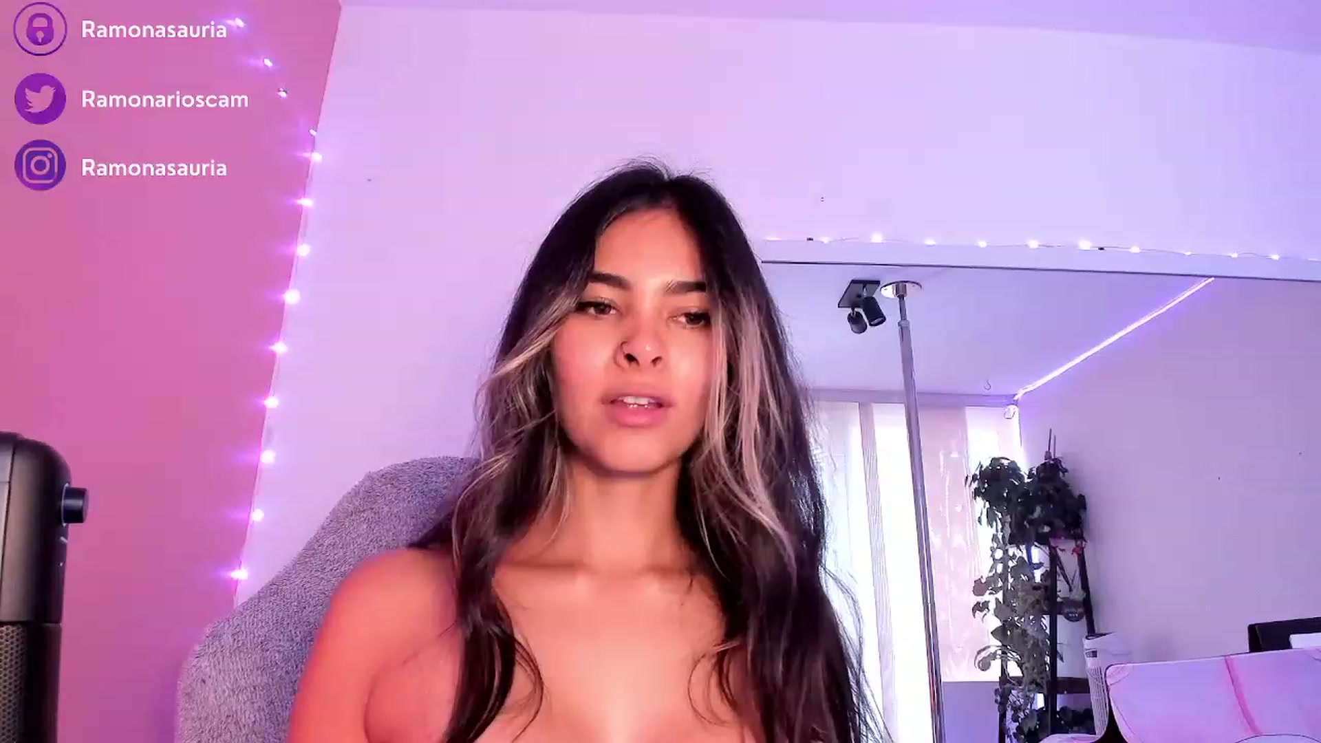 Gallery image thumbnail from Ramonarios's myfreecams stream on, 08/09/2023, 21:26 image 1 of 20