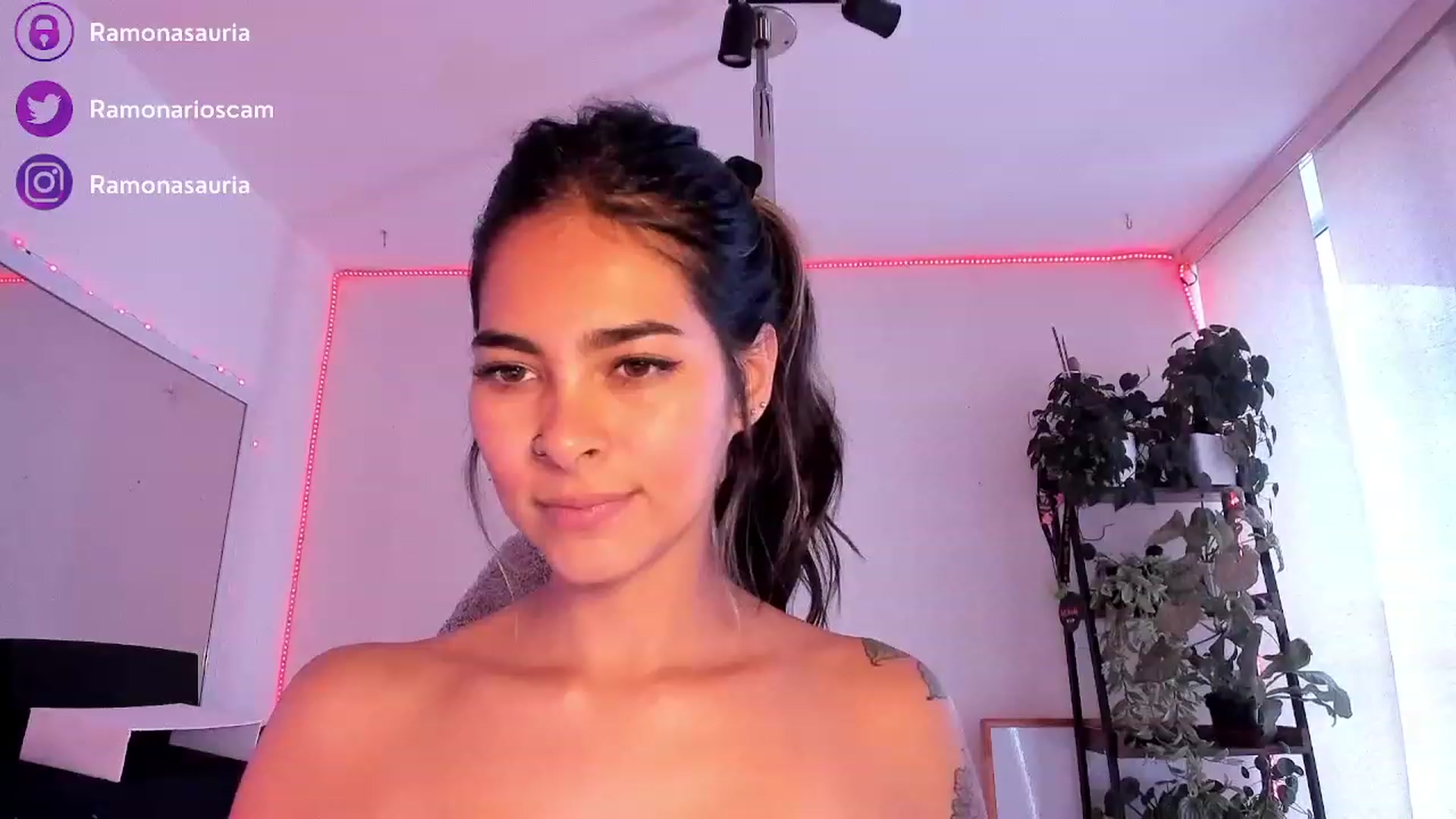 Gallery image thumbnail from Ramonarios's myfreecams stream on, 08/14/2023, 20:22 image 4 of 20