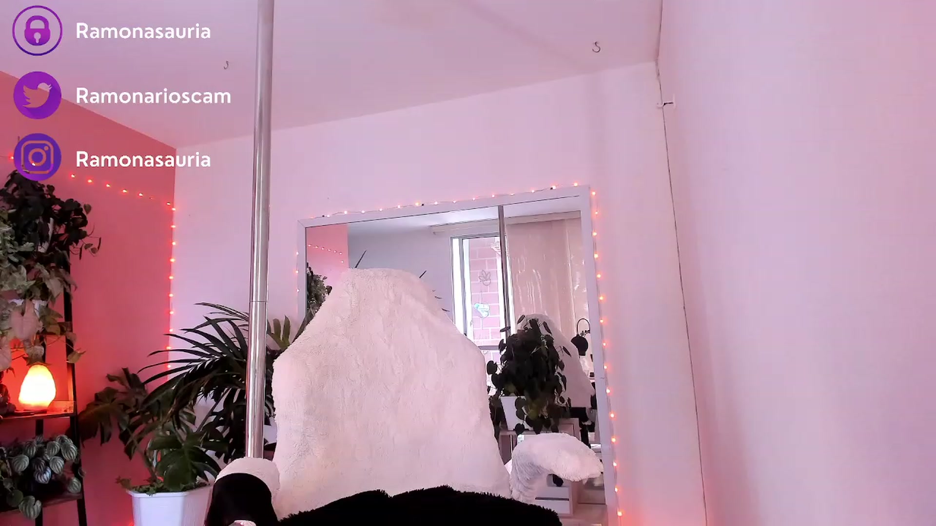 Gallery image thumbnail from Ramonarios's myfreecams stream on, 08/22/2023, 19:43 image 6 of 20