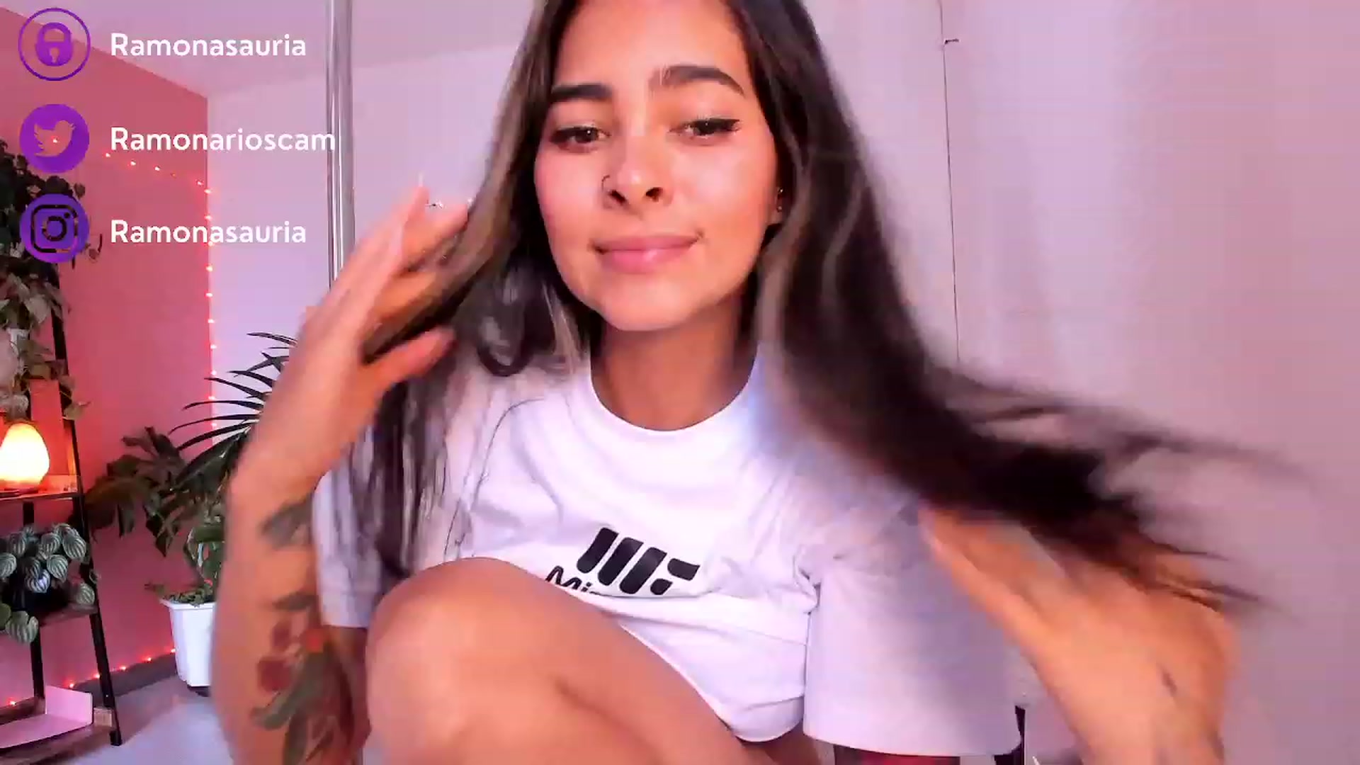 Gallery image thumbnail from Ramonarios's myfreecams stream on, 08/22/2023, 19:43 image 17 of 20