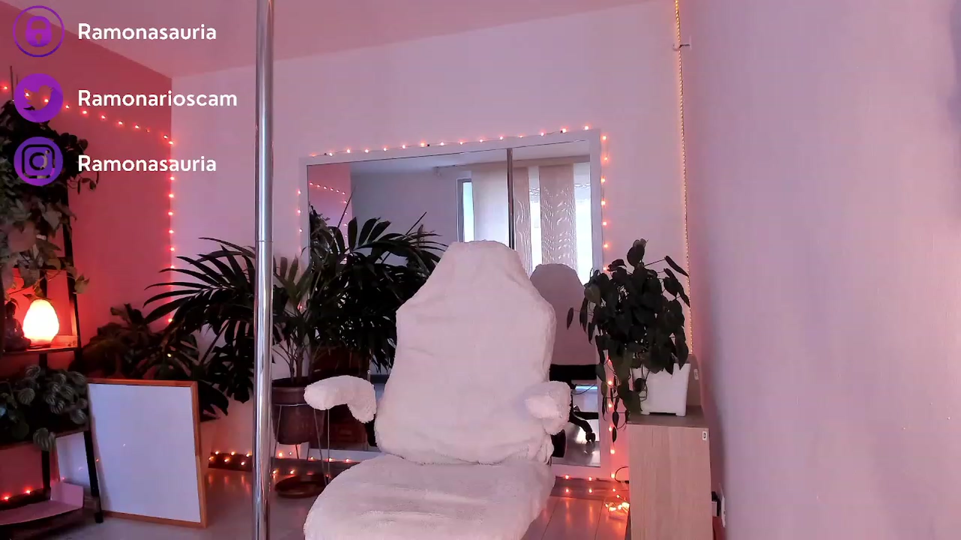 Gallery image thumbnail from Ramonarios's myfreecams stream on, 08/24/2023, 21:18 image 14 of 20