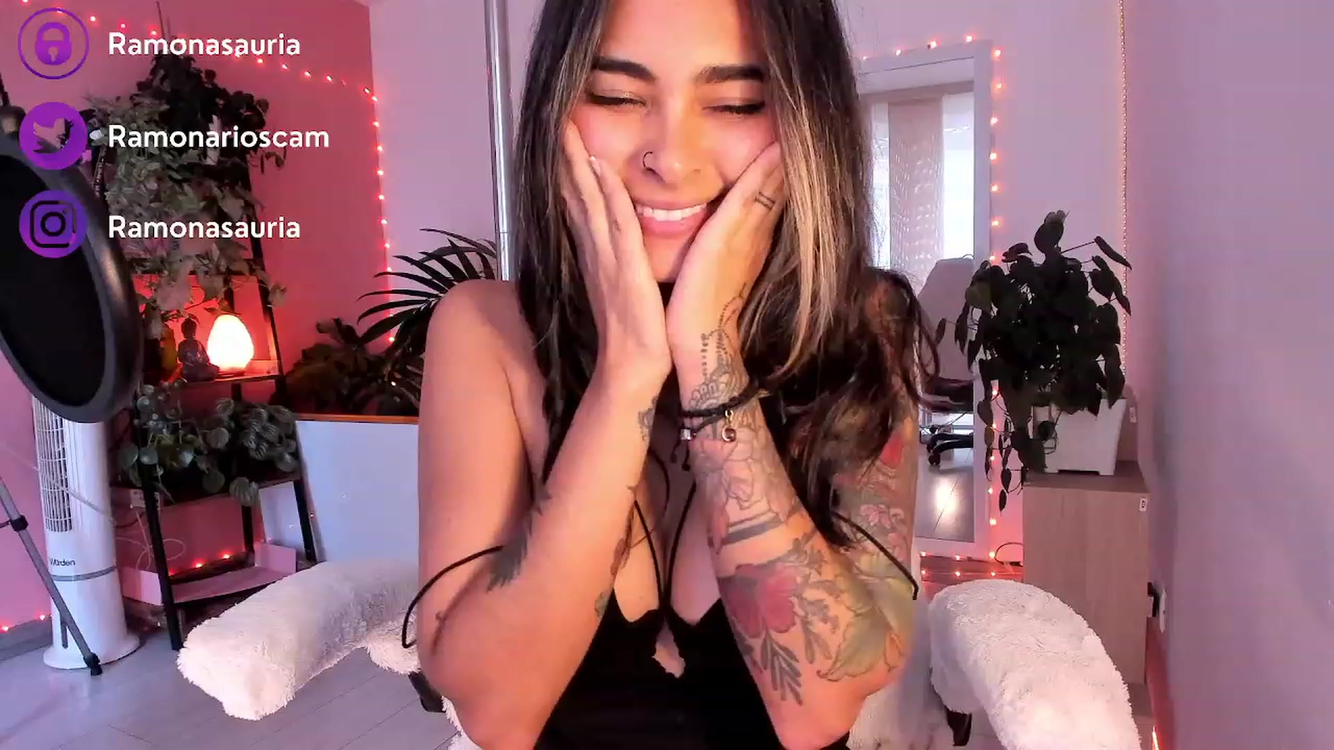 Gallery image thumbnail from Ramonarios's myfreecams stream on, 08/24/2023, 21:18 image 2 of 20