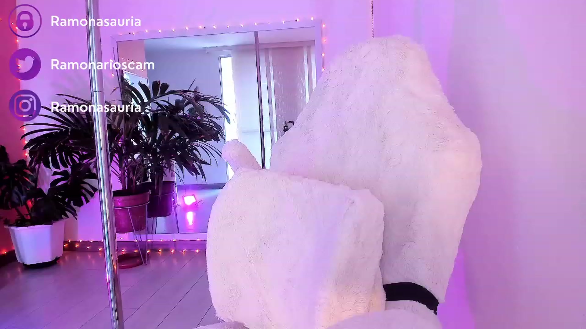 Gallery image thumbnail from Ramonarios's myfreecams stream on, 09/05/2023, 19:59 image 10 of 20