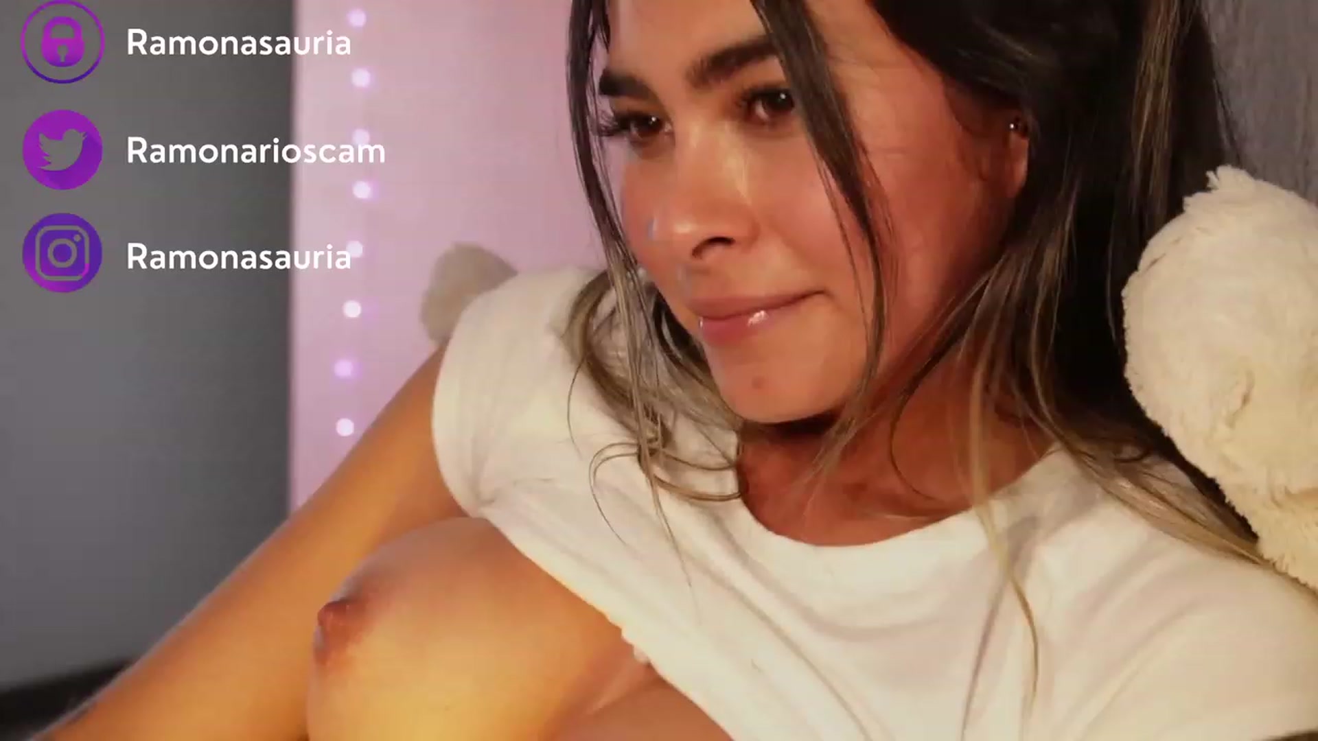 Gallery image thumbnail from Ramonarios's myfreecams stream on, 10/19/2023, 21:17 image 11 of 20
