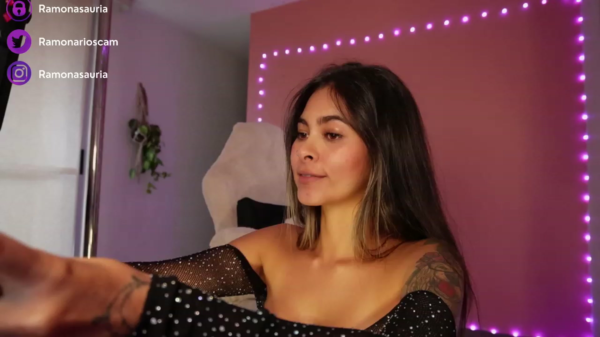 Gallery image thumbnail from Ramonarios's myfreecams stream on, 10/25/2023, 19:36 image 16 of 20