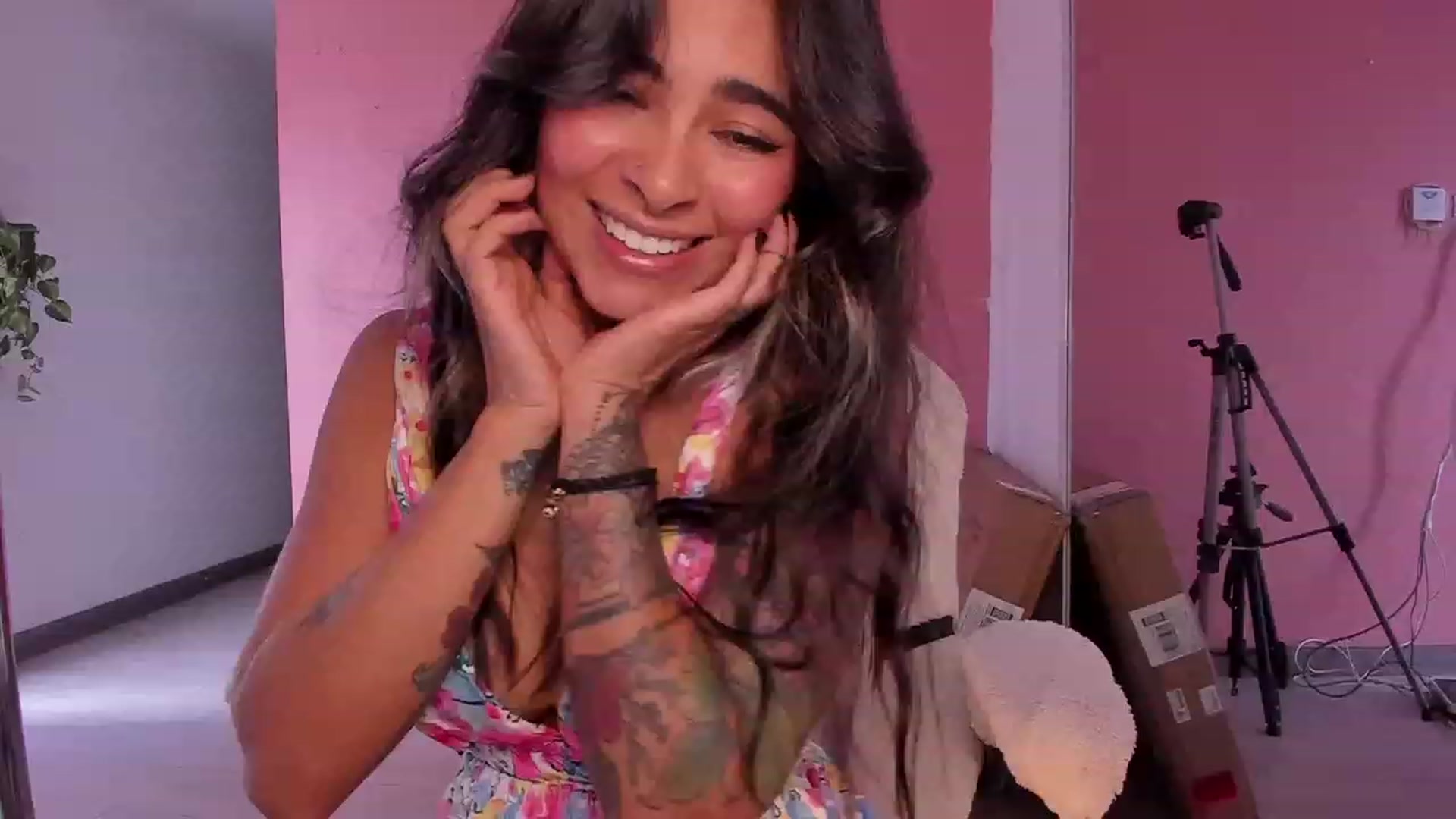 Gallery image thumbnail from Ramonarios's myfreecams stream on, 11/10/2023, 17:22 image 2 of 20