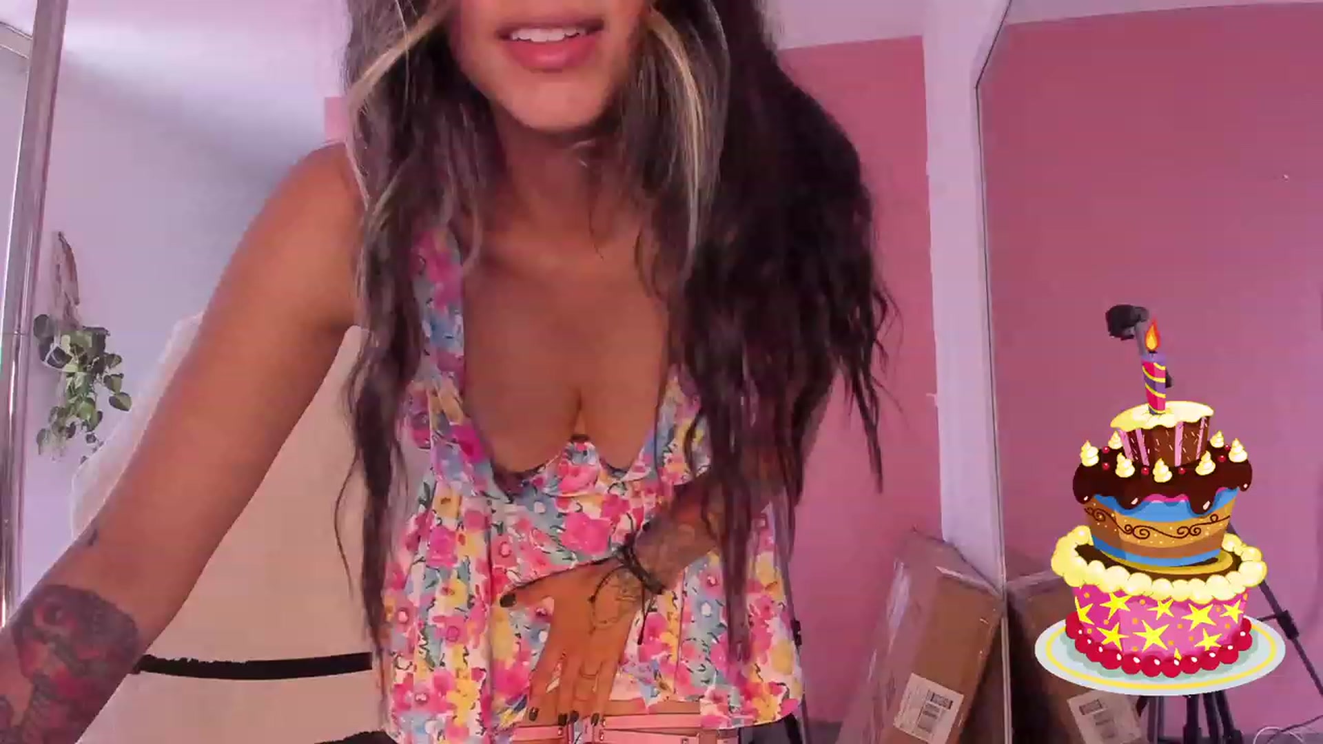 Gallery image thumbnail from Ramonarios's myfreecams stream on, 11/10/2023, 17:22 image 14 of 20