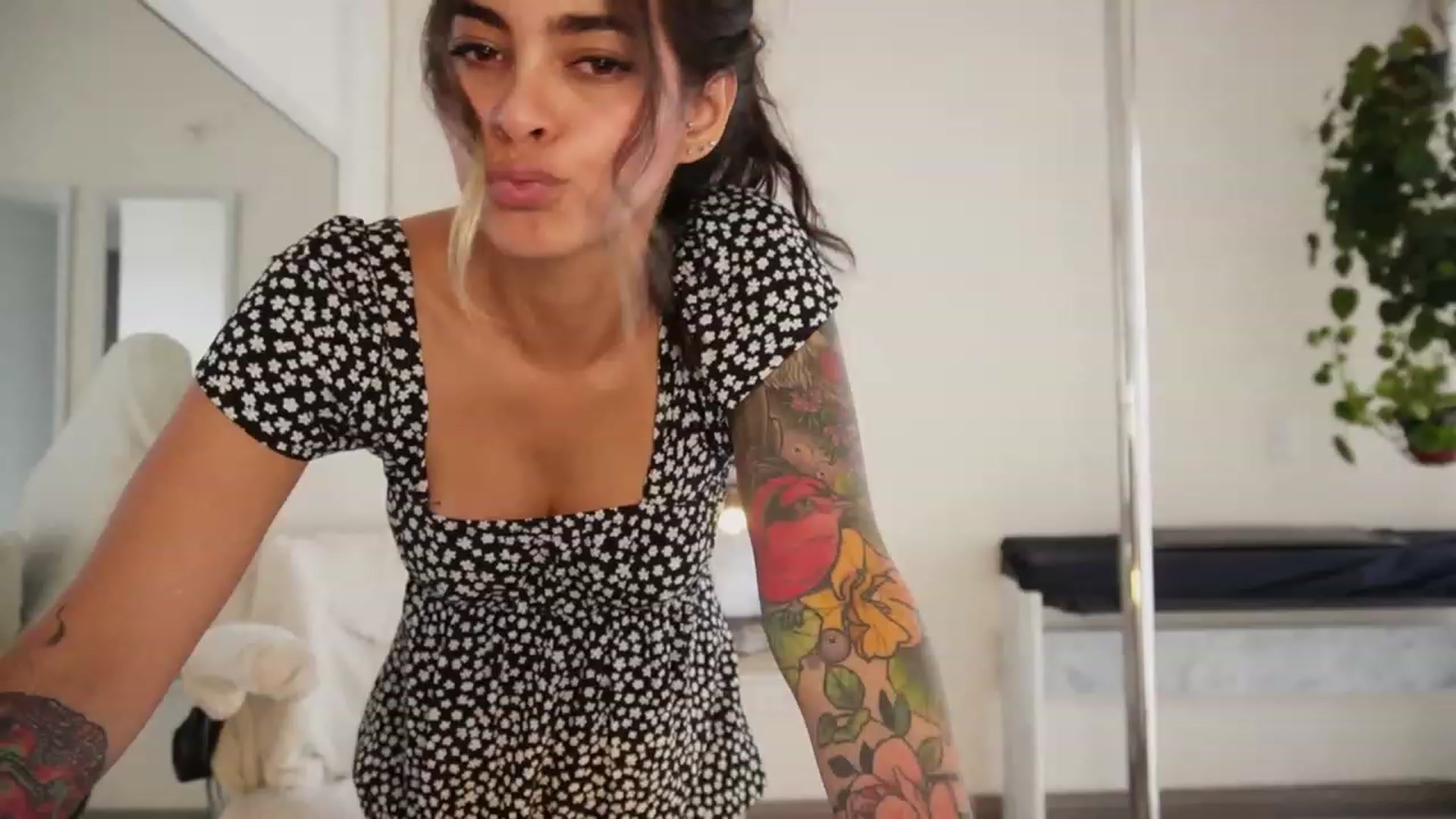 Gallery image thumbnail from Ramonarios's myfreecams stream on, 11/12/2023, 14:34 image 13 of 20