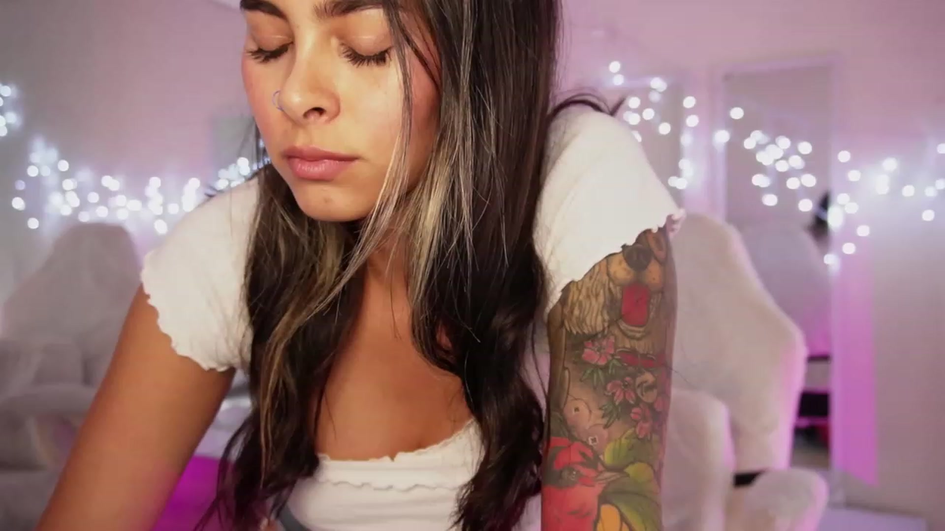 Gallery image thumbnail from Ramonarios's myfreecams stream on, 11/15/2023, 18:33 image 9 of 20