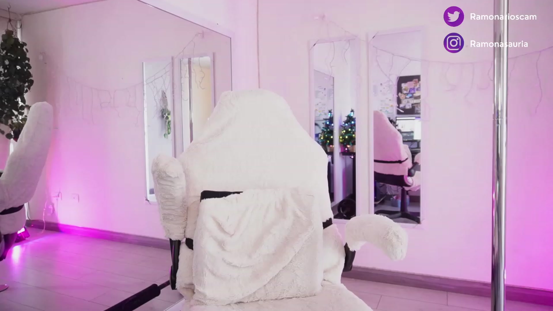 Gallery image thumbnail from Ramonarios's myfreecams stream on, 11/27/2023, 19:34 image 3 of 20