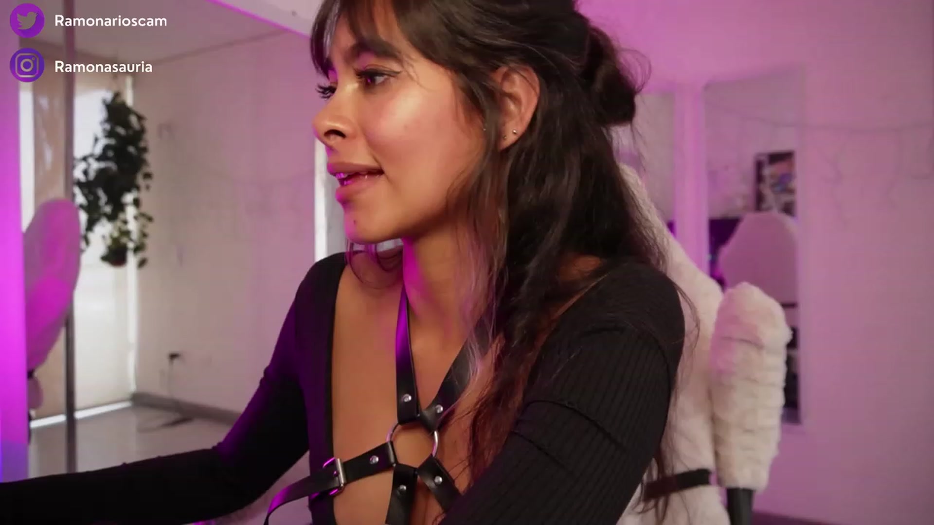 Gallery image thumbnail from Ramonarios's myfreecams stream on, 12/04/2023, 21:26 image 2 of 20