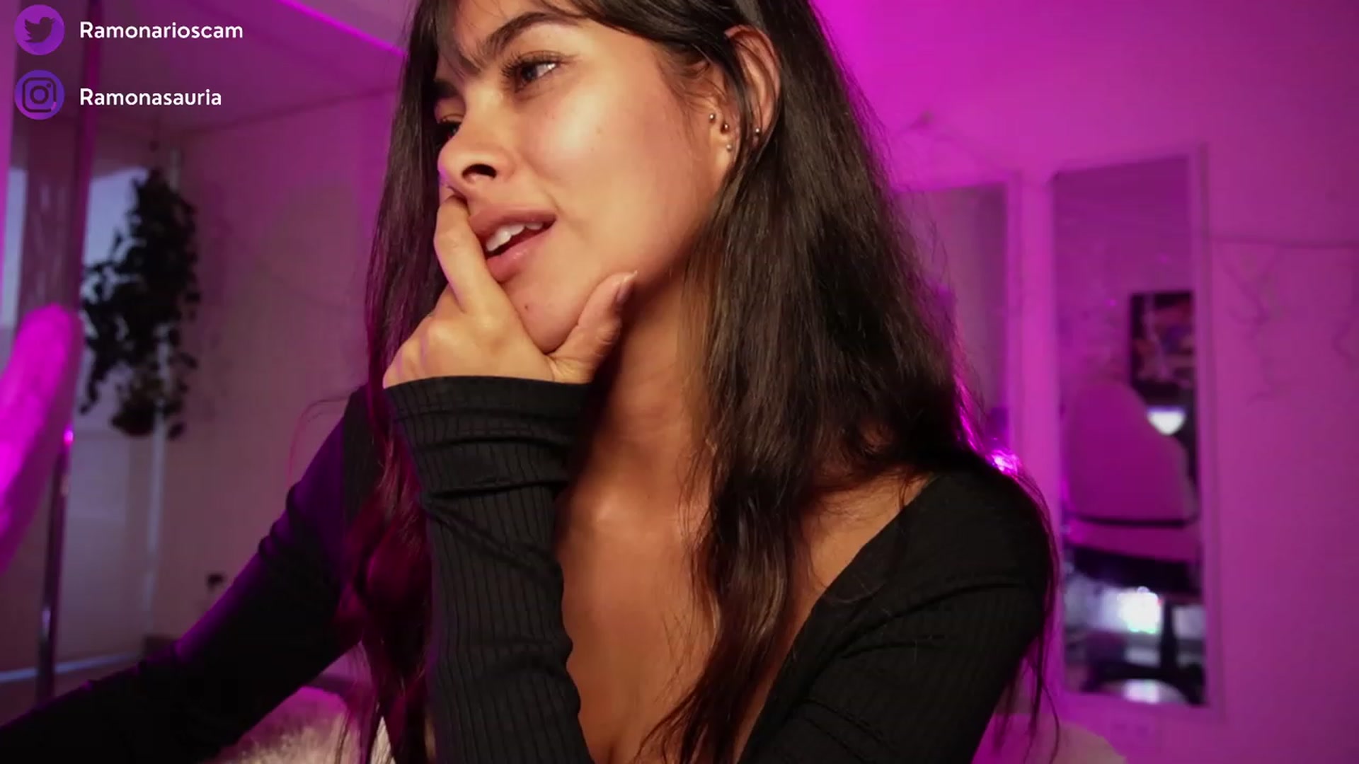 Gallery image thumbnail from Ramonarios's myfreecams stream on, 12/04/2023, 23:07 image 4 of 20