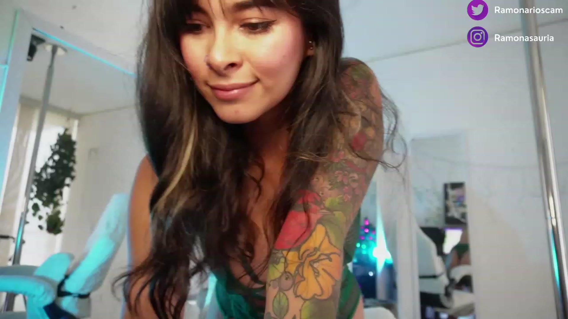 Gallery image thumbnail from Ramonarios's myfreecams stream on, 12/08/2023, 18:59 image 3 of 20