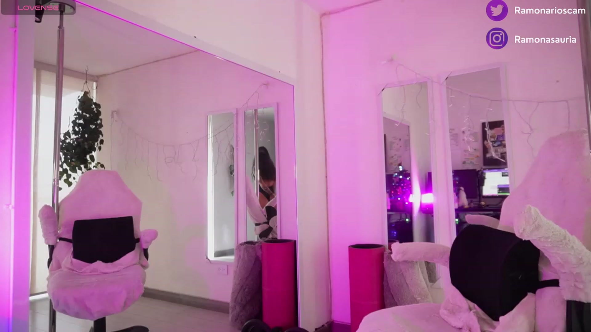 Gallery image thumbnail from Ramonarios's myfreecams stream on, 12/10/2023, 16:38 image 13 of 20