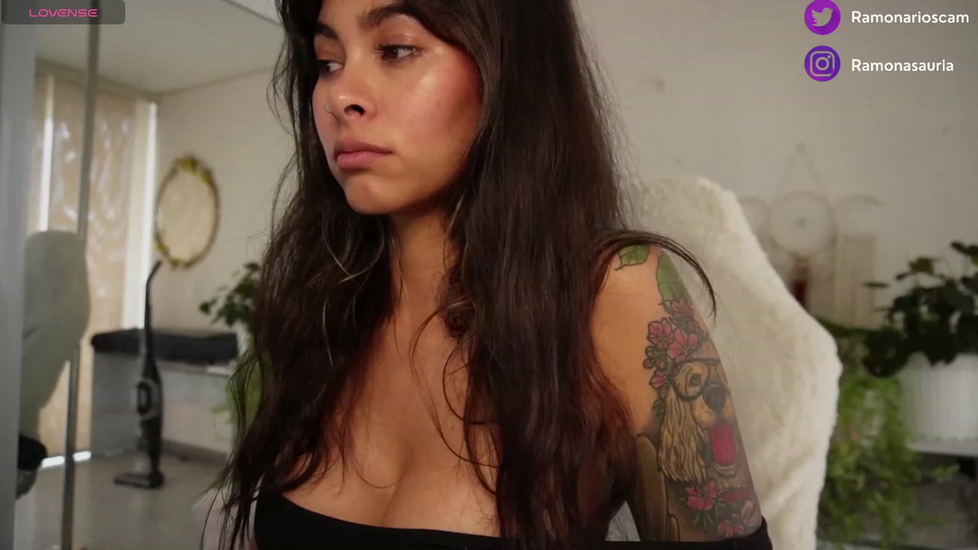 Gallery image thumbnail from Ramonarios's myfreecams stream on, 12/14/2023, 18:53 image 7 of 20