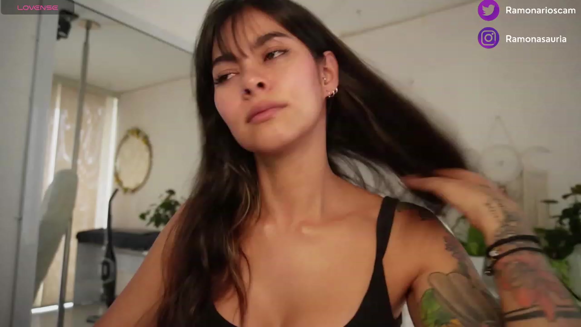 Gallery image thumbnail from Ramonarios's myfreecams stream on, 12/14/2023, 18:53 image 17 of 20