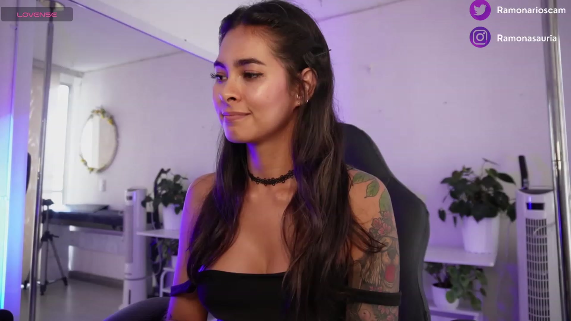 Gallery image thumbnail from Ramonarios's myfreecams stream on, 12/21/2023, 19:33 image 19 of 20