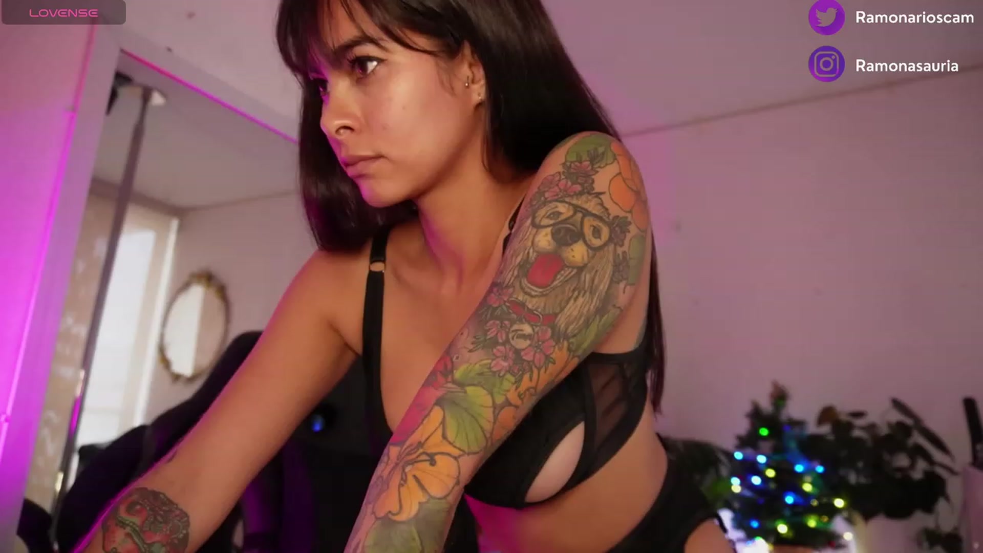 Gallery image thumbnail from Ramonarios's myfreecams stream on, 12/26/2023, 20:11 image 6 of 20