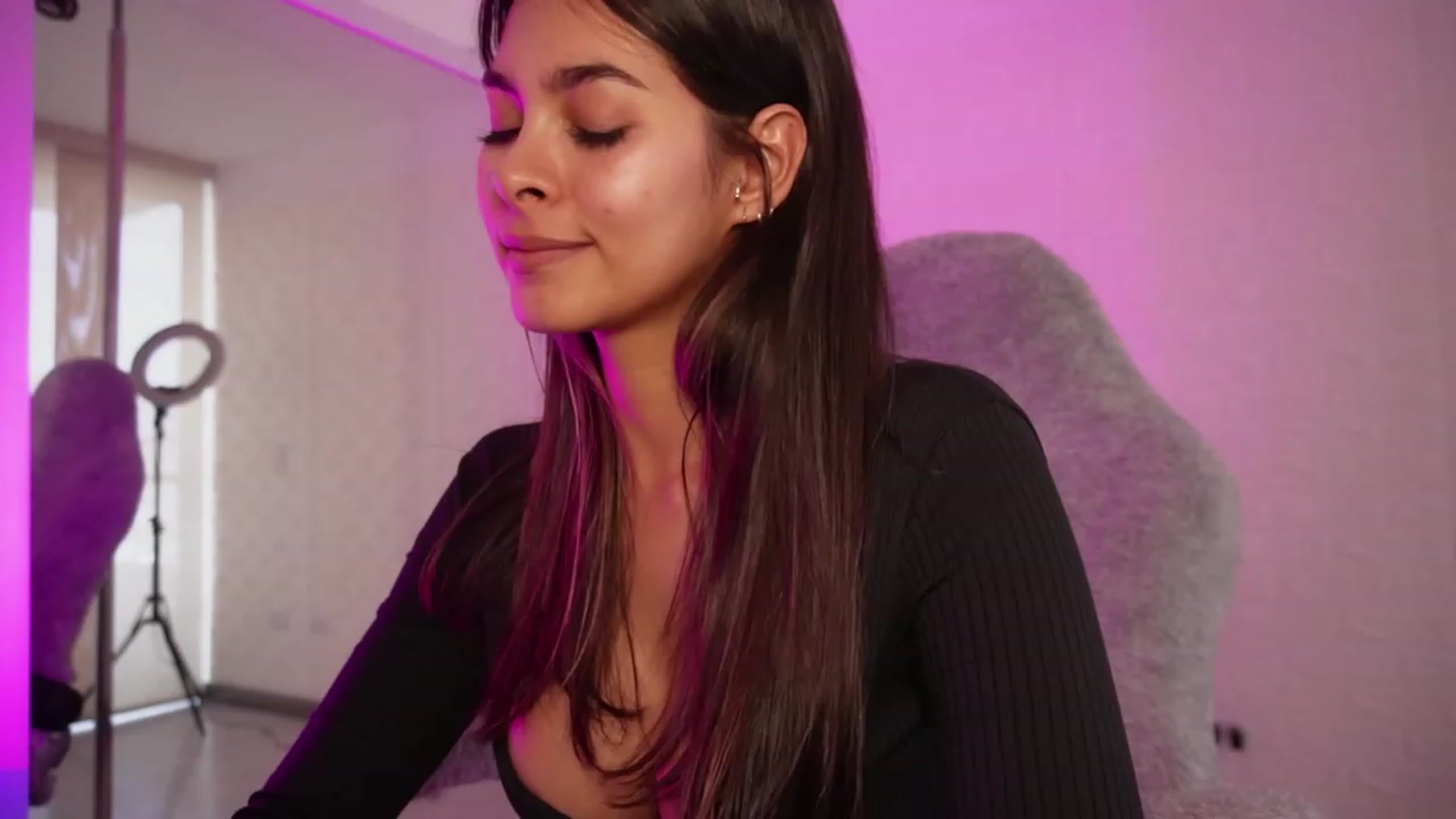 Gallery image thumbnail from Ramonarios's myfreecams stream on, 01/17/2024, 20:13 image 3 of 20