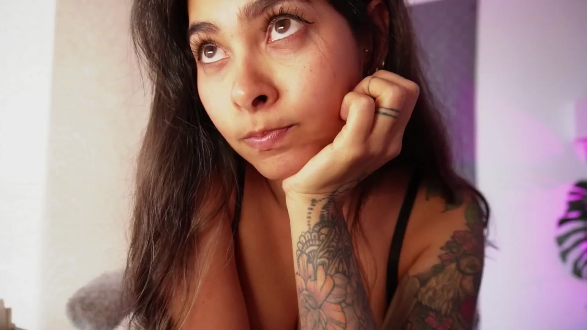 Gallery image thumbnail from Ramonarios's myfreecams stream on, 04/04/2024, 18:20 image 11 of 20