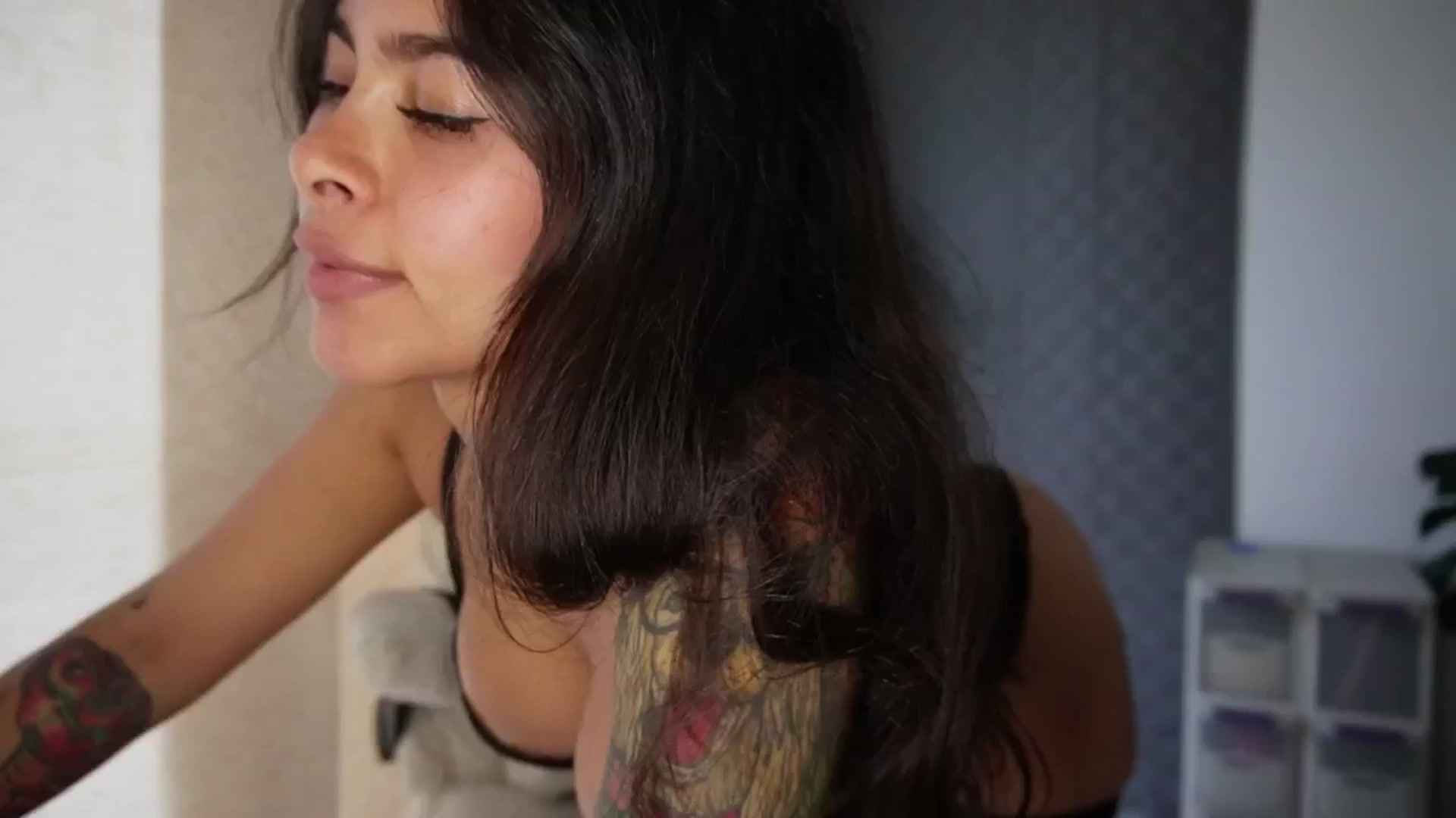Gallery image thumbnail from Ramonarios's myfreecams stream on, 05/15/2024, 17:30 image 18 of 20