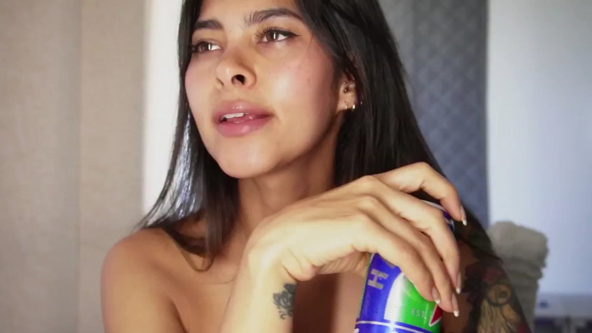 Gallery image thumbnail from Ramonarios's myfreecams stream on, 06/01/2024, 19:48 image 7 of 20
