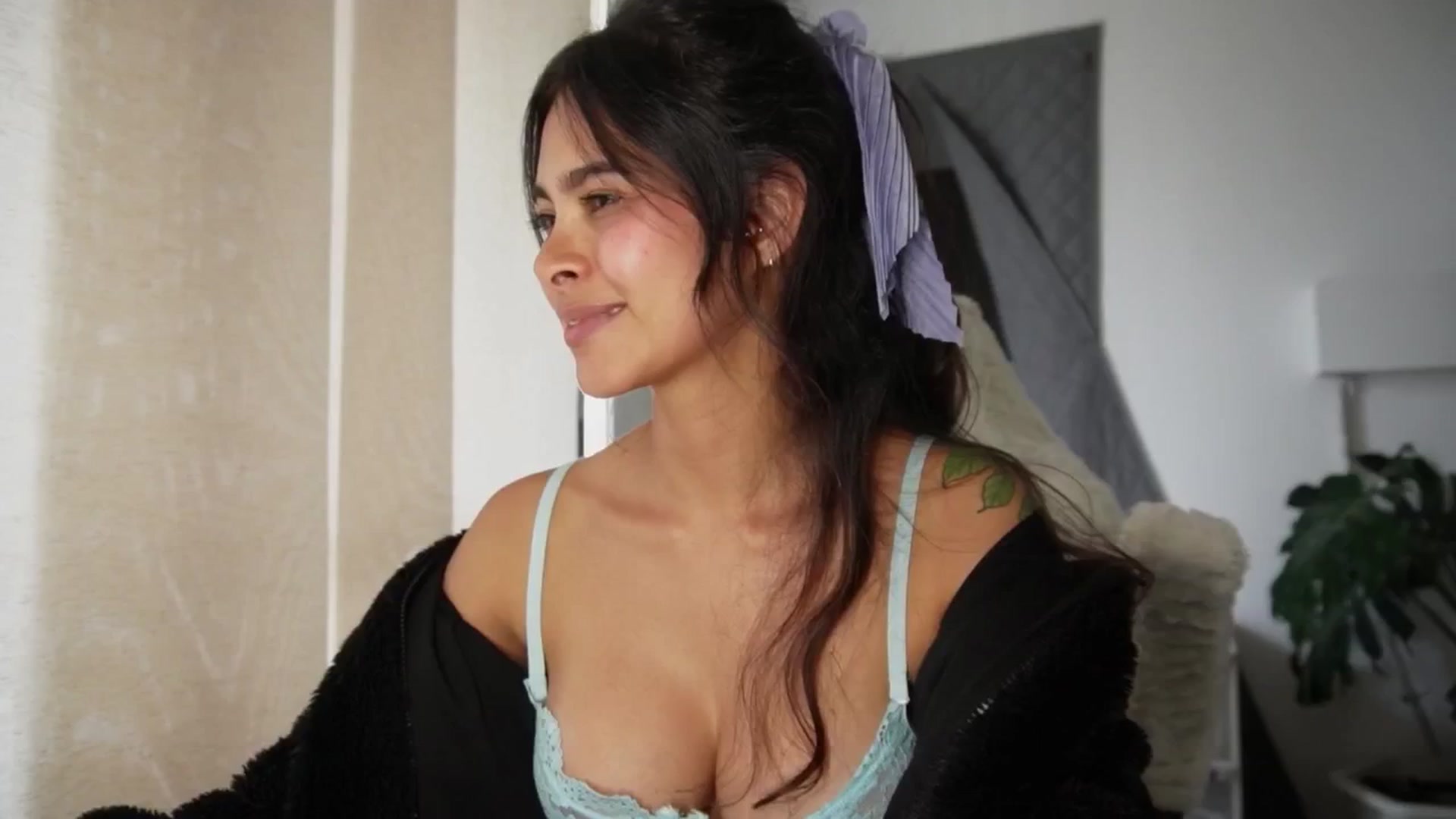 Gallery image thumbnail from Ramonarios's myfreecams stream on, 06/19/2024, 20:22 image 3 of 20