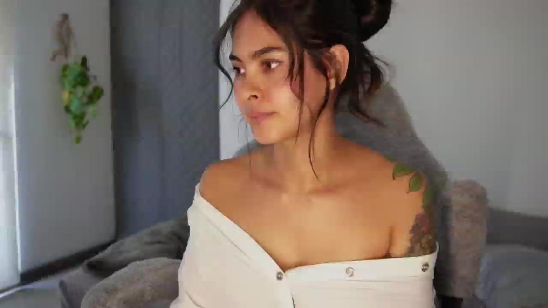 Gallery image thumbnail from Ramonarios's myfreecams stream on, 10/25/2024, 19:22 image 1 of 20
