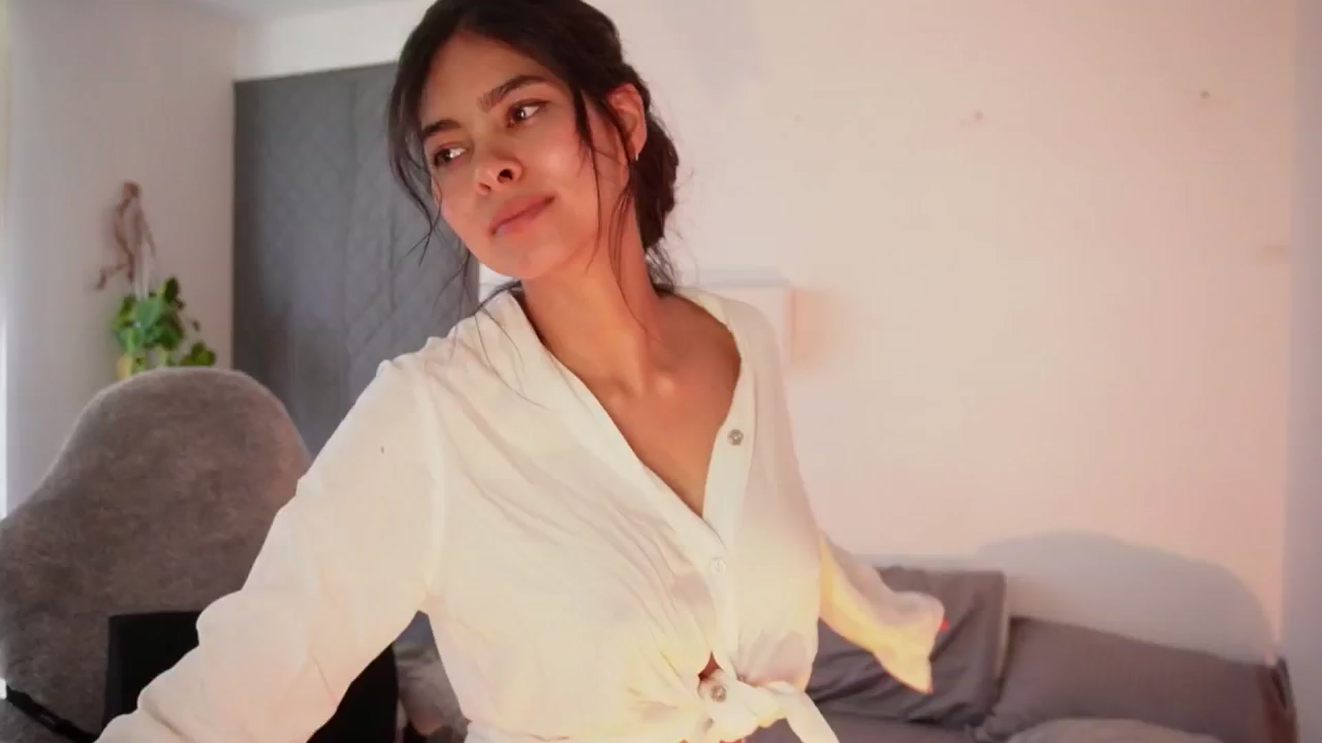 Gallery image thumbnail from Ramonarios's myfreecams stream on, 10/25/2024, 19:22 image 13 of 20