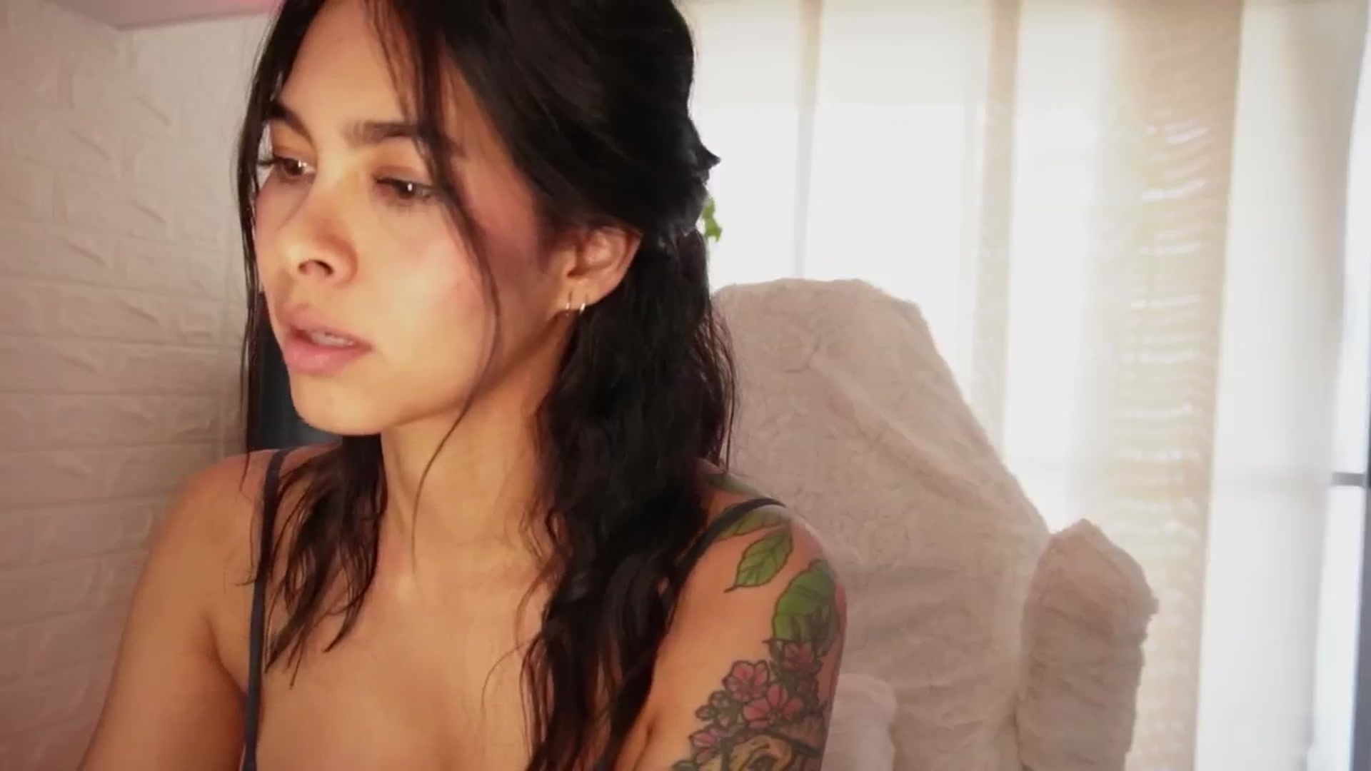 Gallery image thumbnail from Ramonarios's myfreecams stream on, 01/13/2025, 20:04 image 3 of 20