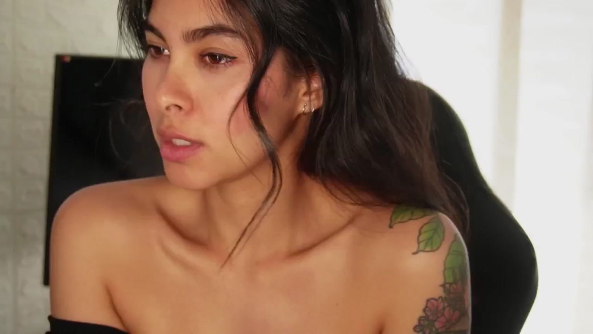 Gallery image thumbnail from Ramonarios's myfreecams stream on, 03/03/2025, 15:00 image 10 of 20