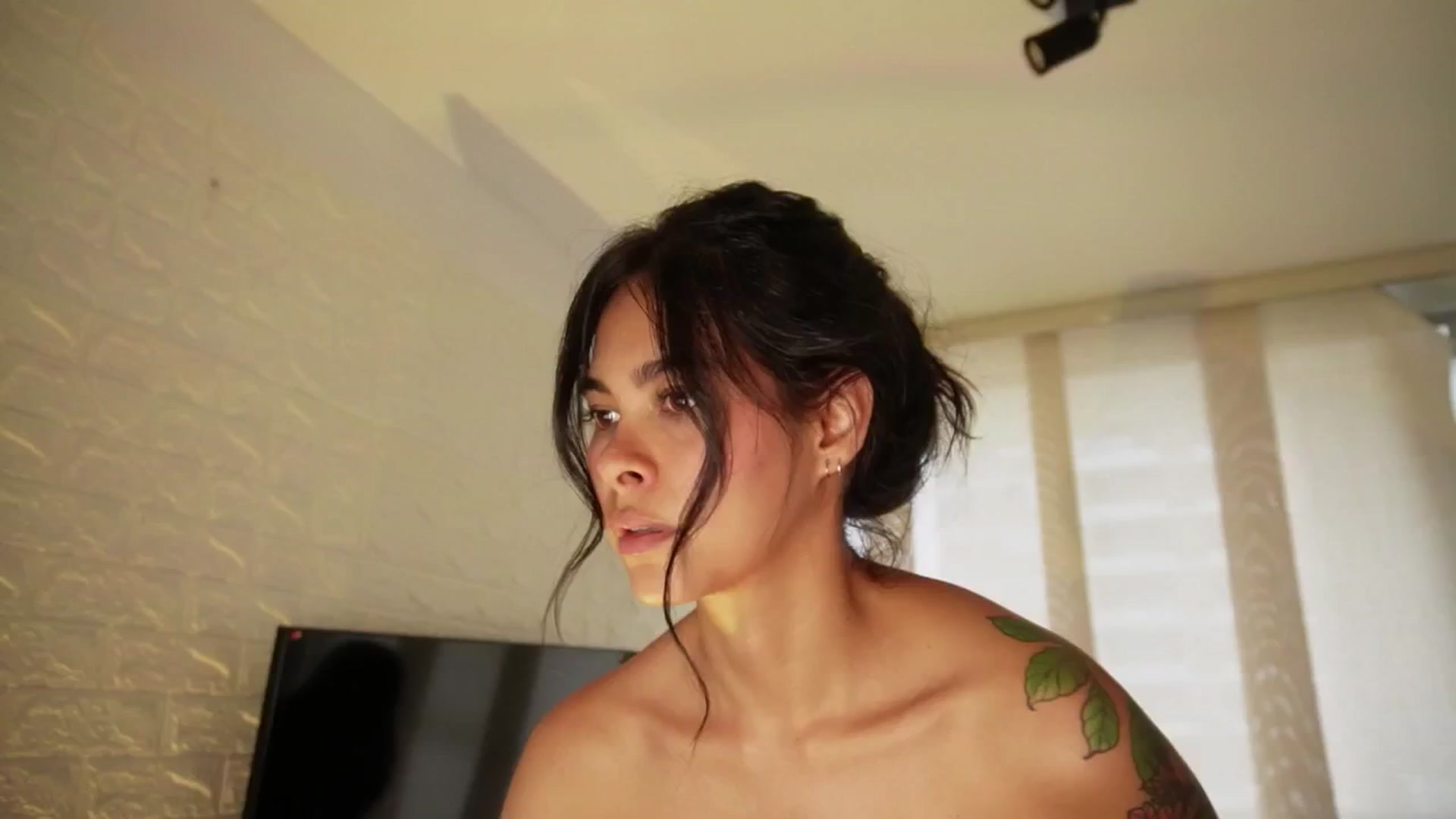 Gallery image thumbnail from Ramonarios's myfreecams stream on, 03/05/2025, 19:56 image 7 of 20