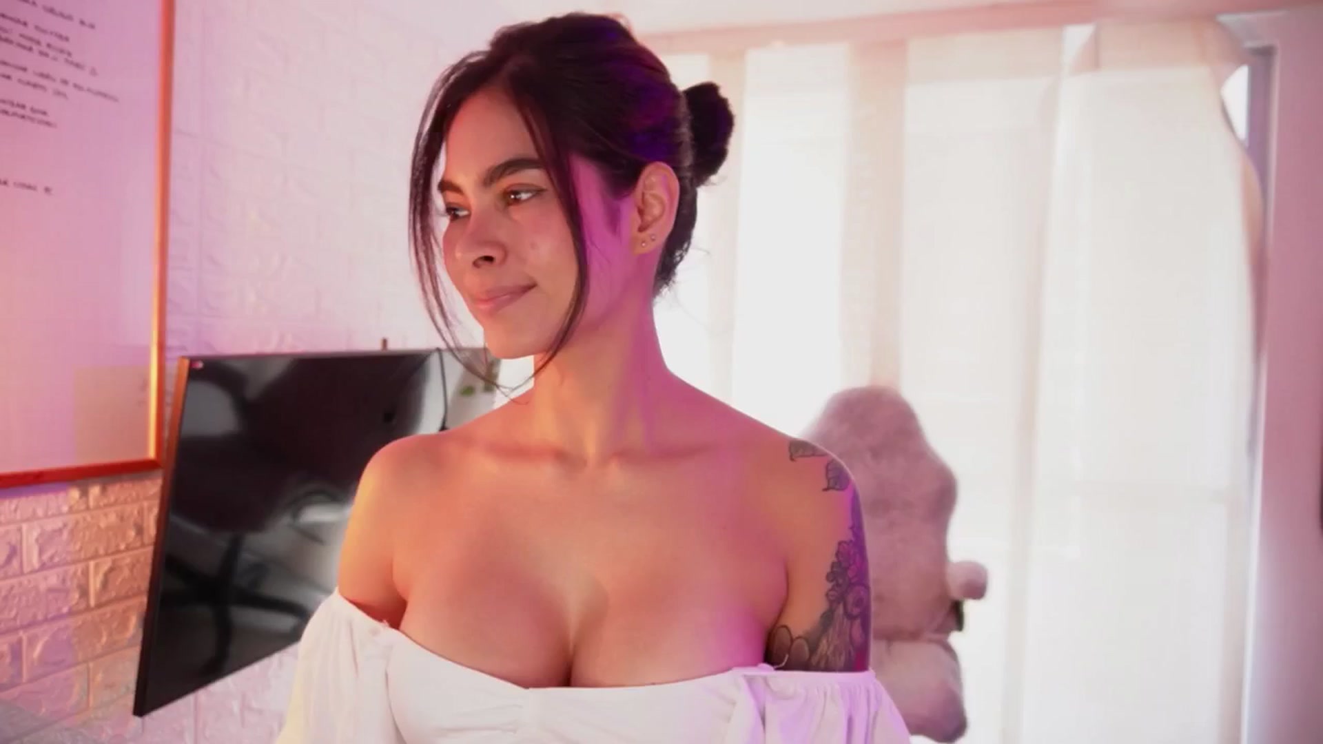 Gallery image thumbnail from Ramonarios's myfreecams stream on, 07/14/2025, 19:14 image 2 of 20