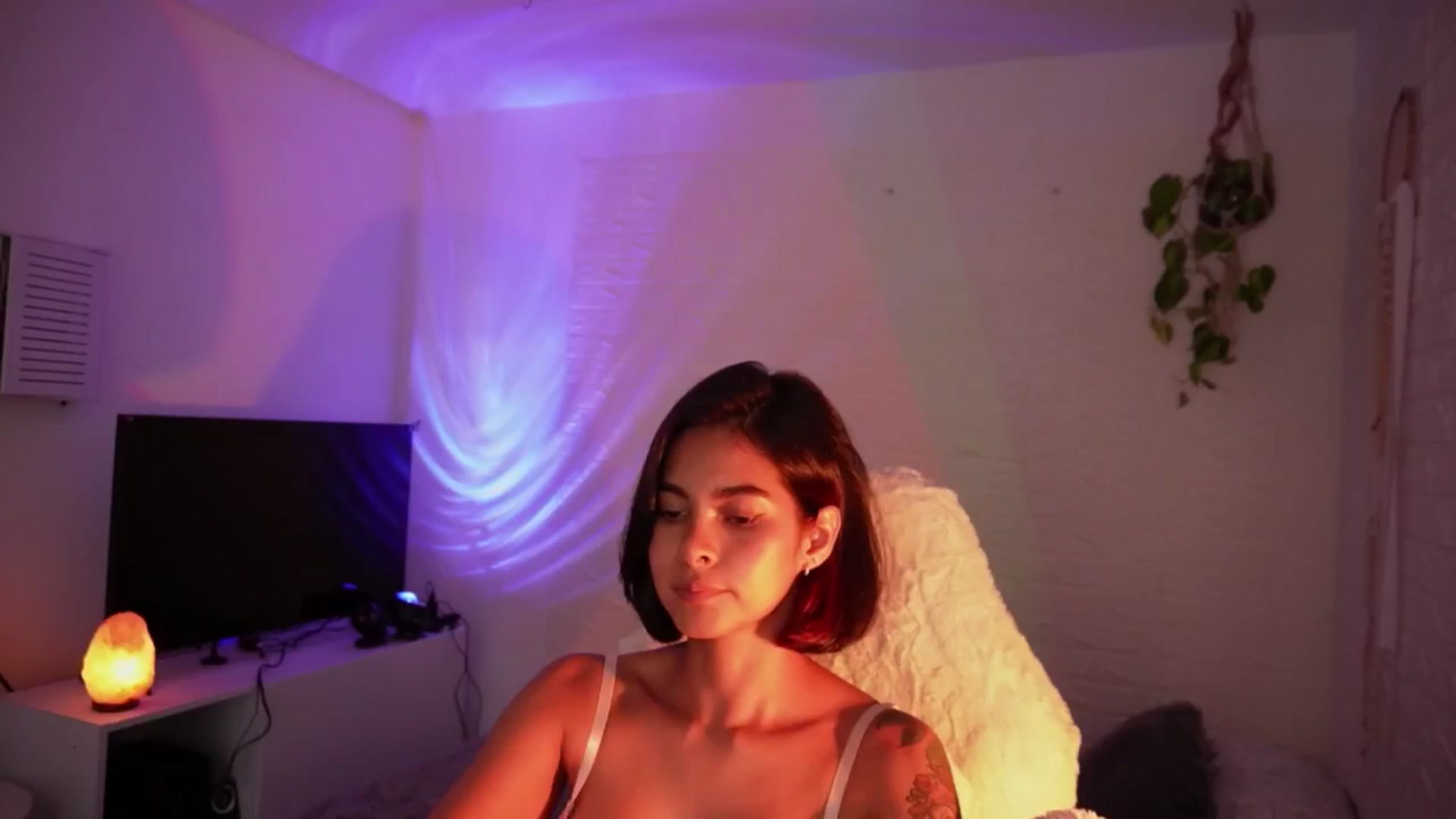 Gallery image thumbnail from Ramonarios's myfreecams stream on, 09/12/2025, 18:01 image 17 of 20