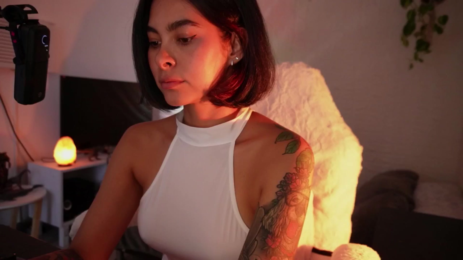 Gallery image thumbnail from Ramonarios's myfreecams stream on, 09/15/2025, 19:29 image 2 of 20