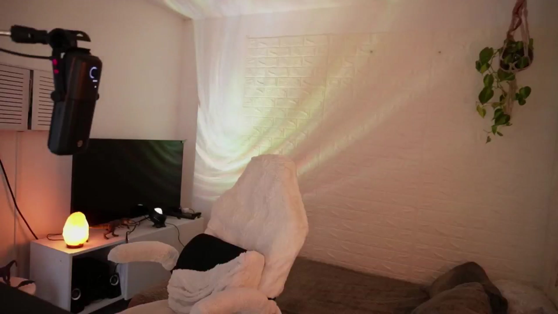 Gallery image thumbnail from Ramonarios's myfreecams stream on, 09/16/2025, 21:38 image 5 of 20