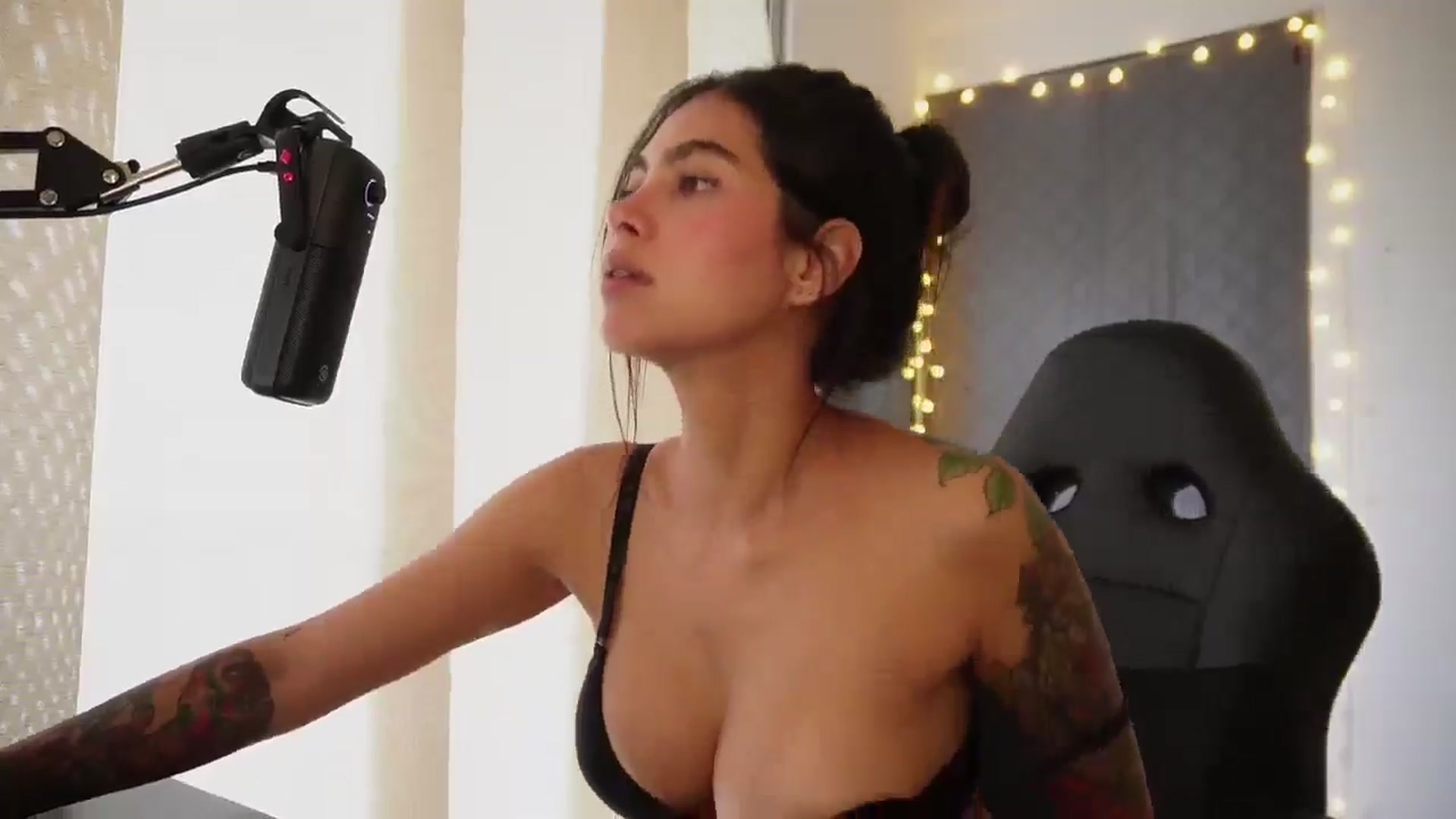 Gallery image thumbnail from Ramonarios's myfreecams stream on, 04/27/2026, 19:06 image 8 of 20